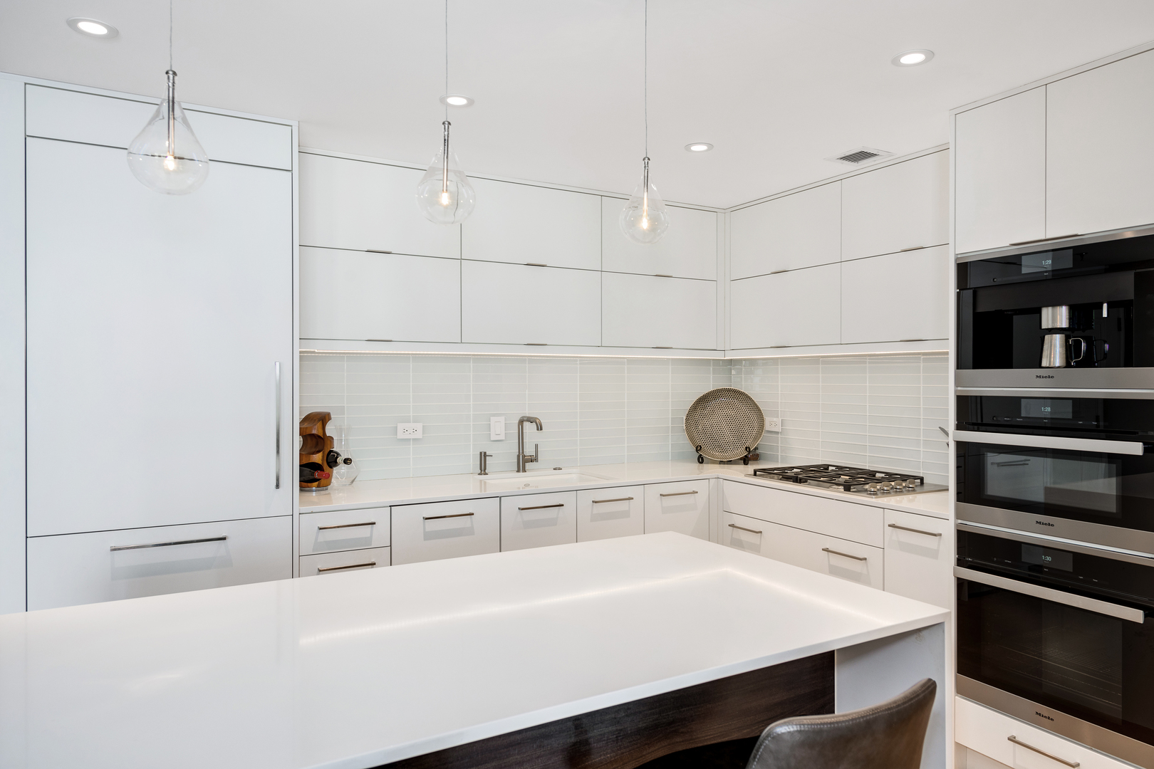 25 E SUPERIOR Street Unit: 1403