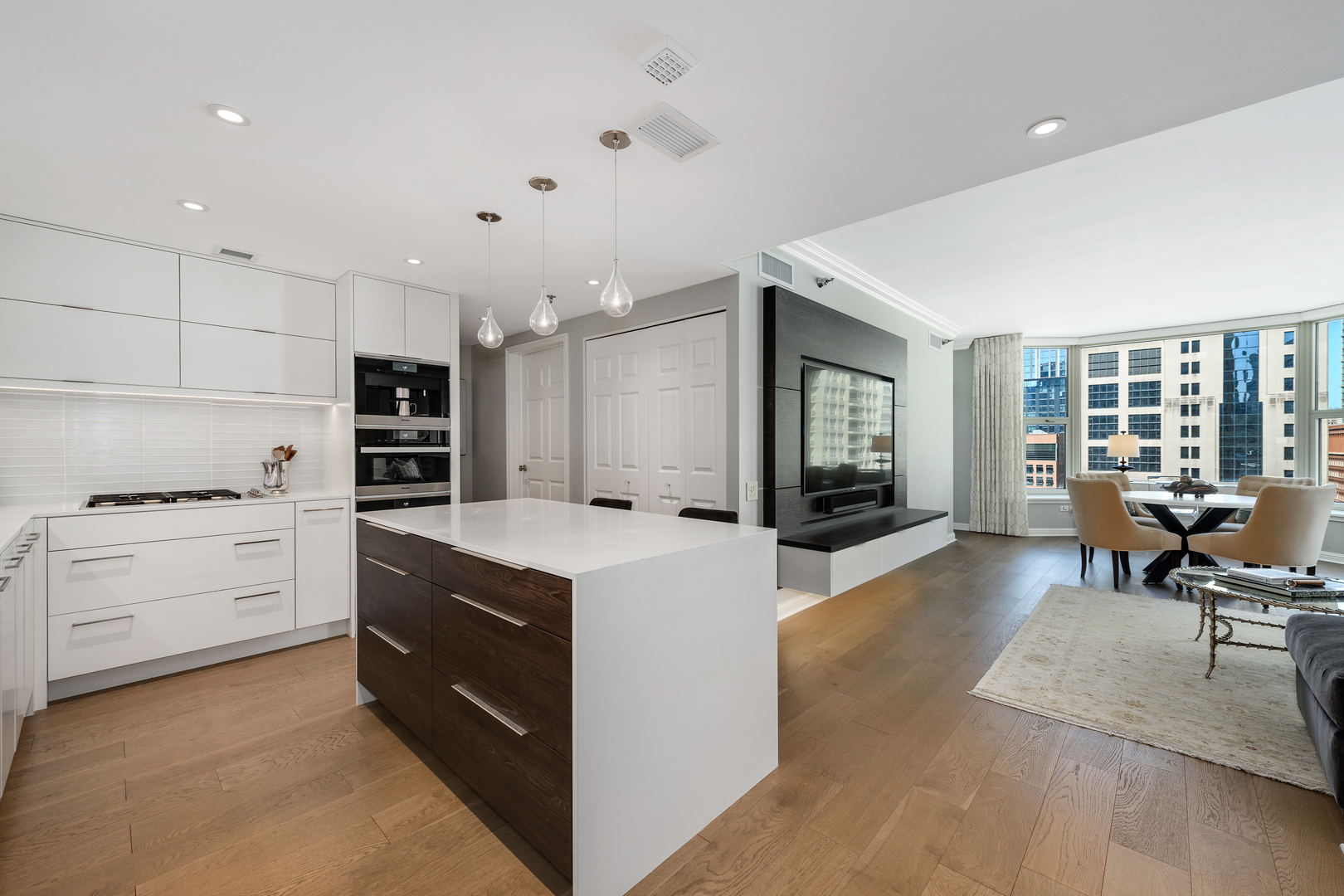 25 E SUPERIOR Street Unit: 1403