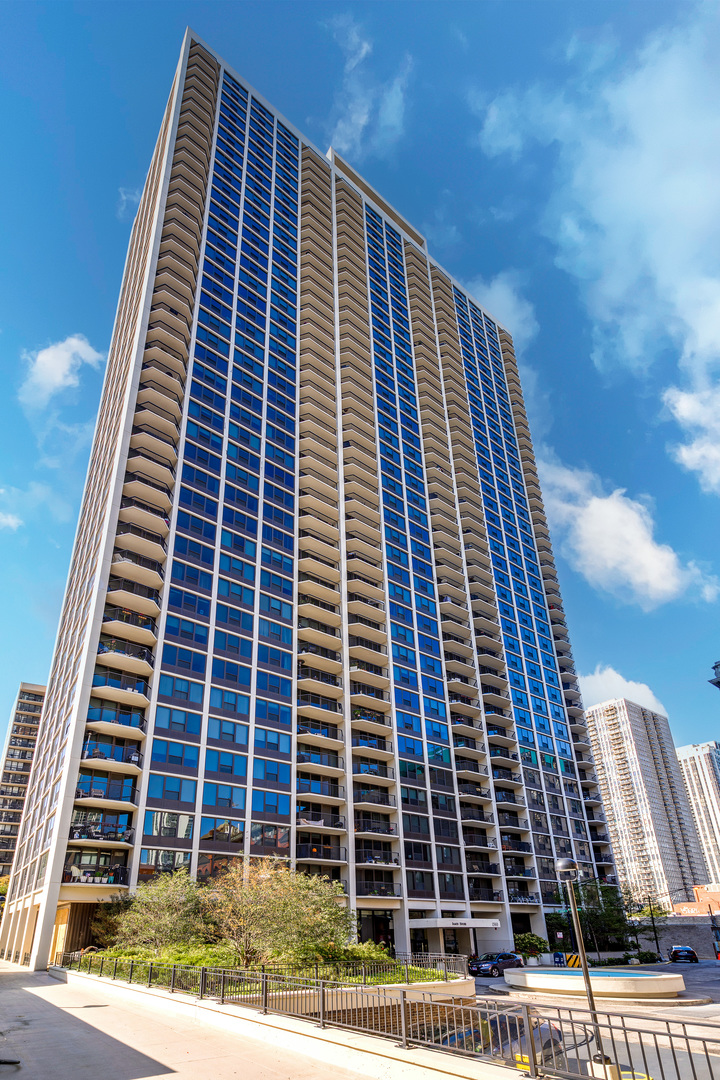 1560 N SANDBURG Terrace Unit: 3508