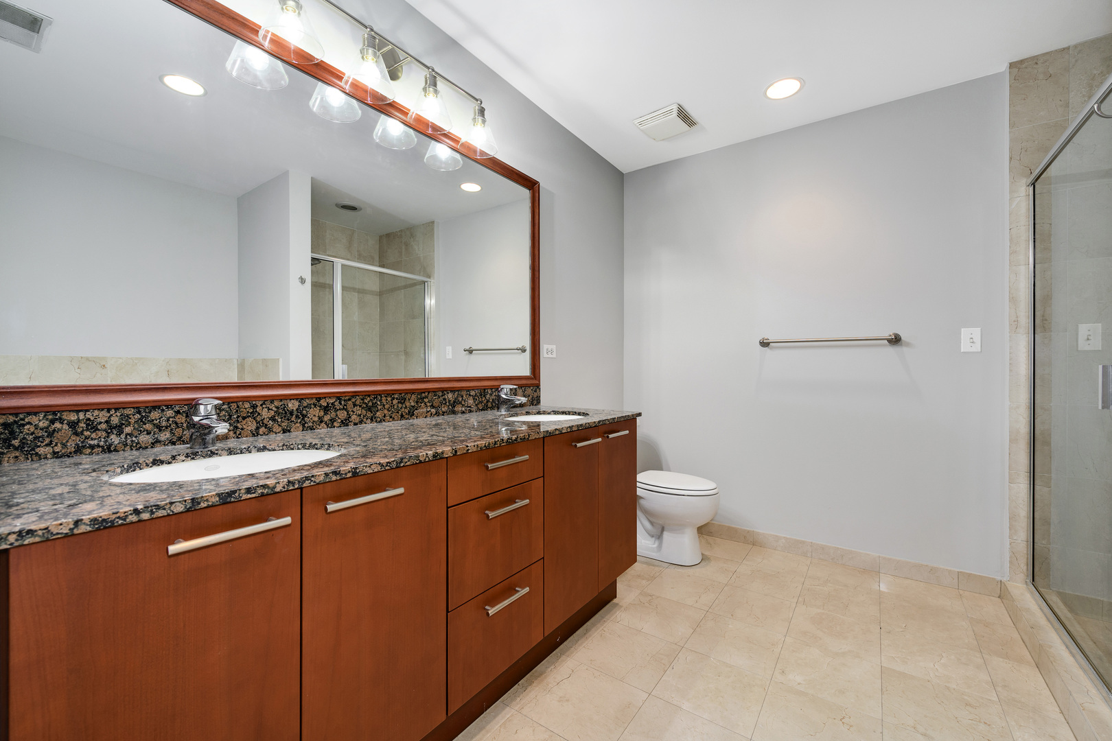 1422 N La Salle Drive Unit: 201