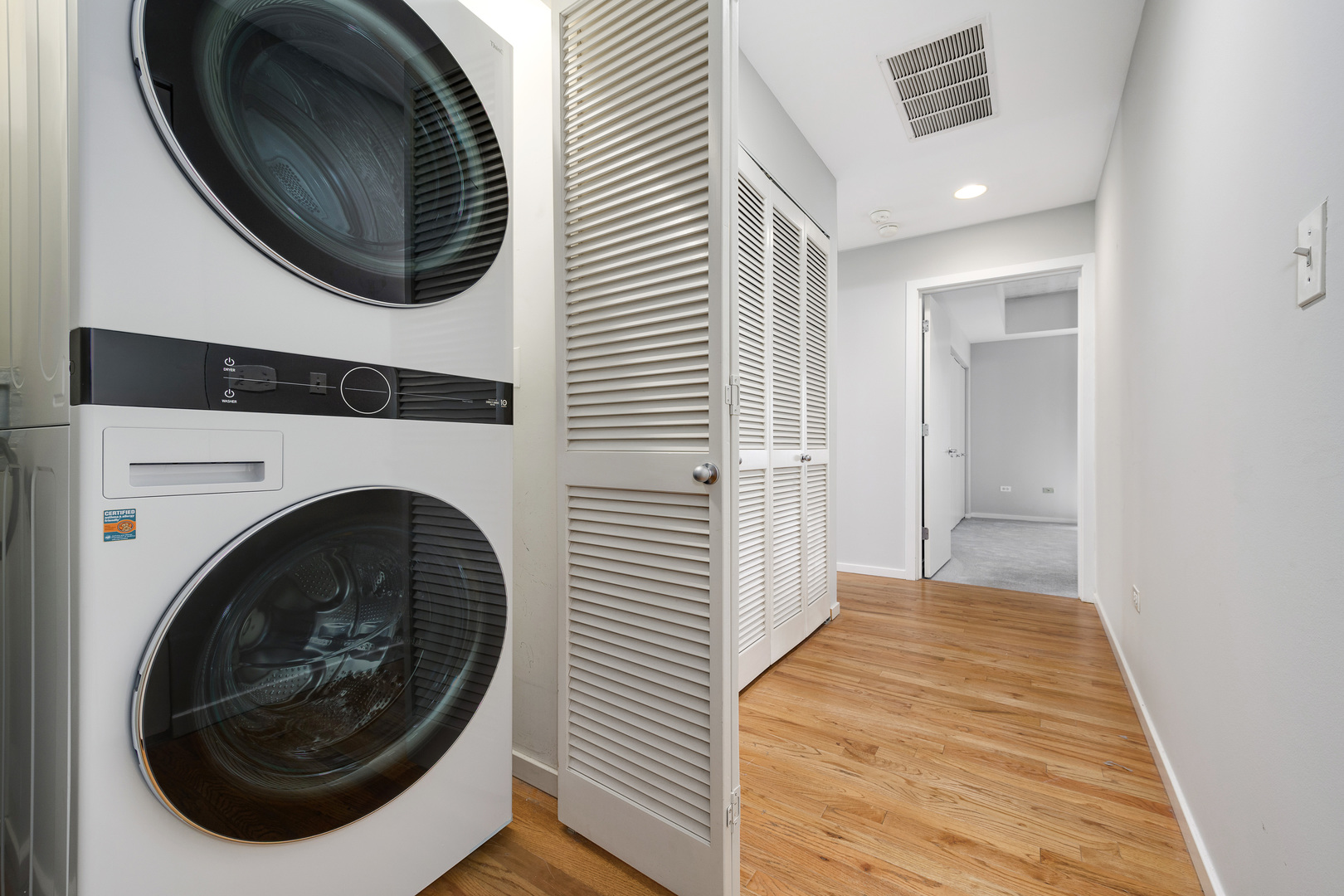 1422 N La Salle Drive Unit: 201