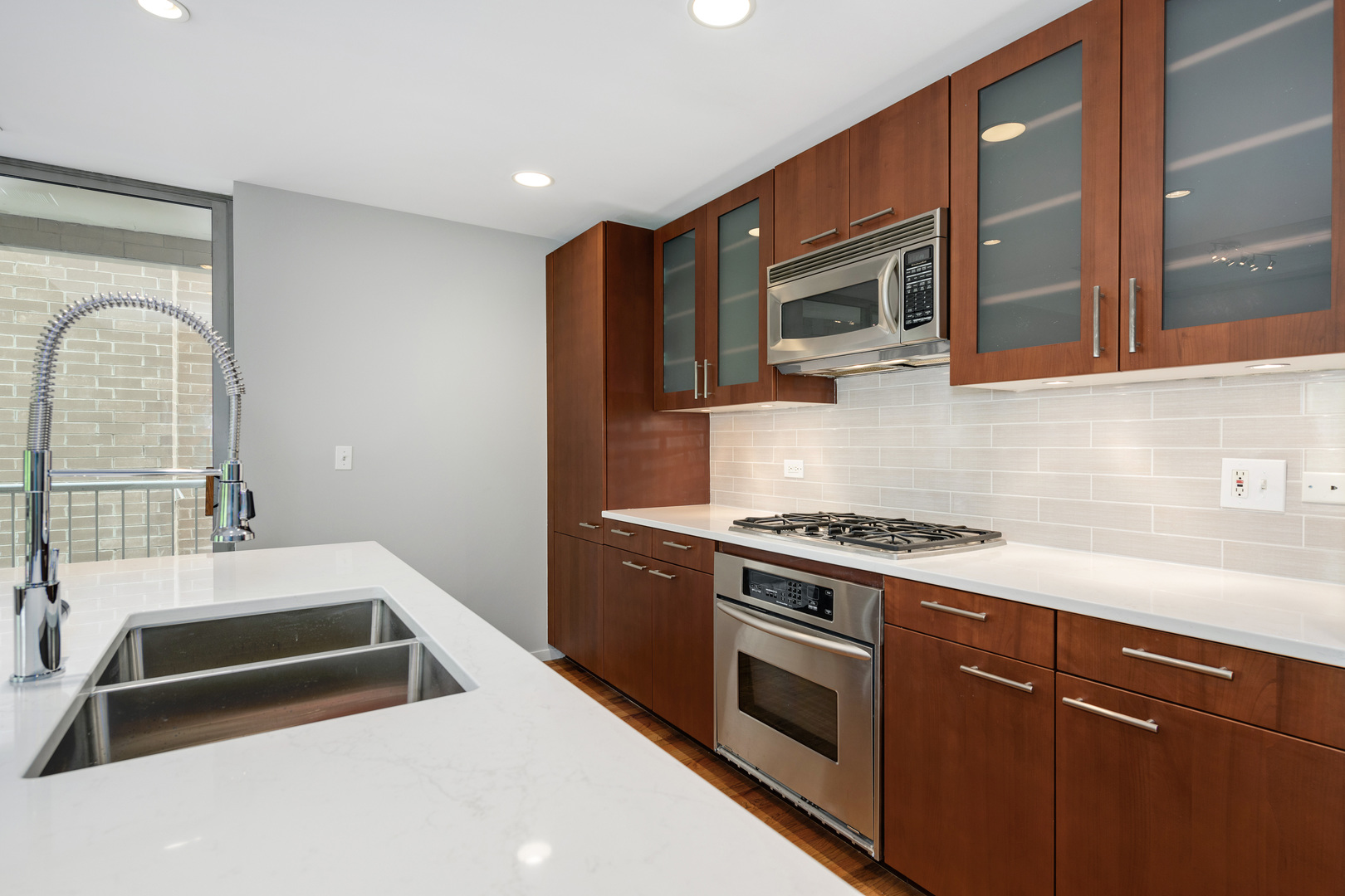 1422 N La Salle Drive Unit: 201
