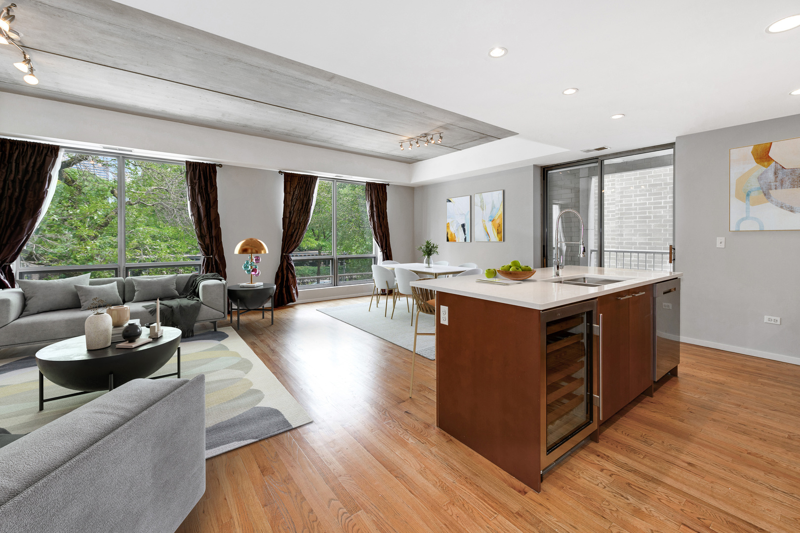 1422 N La Salle Drive Unit: 201