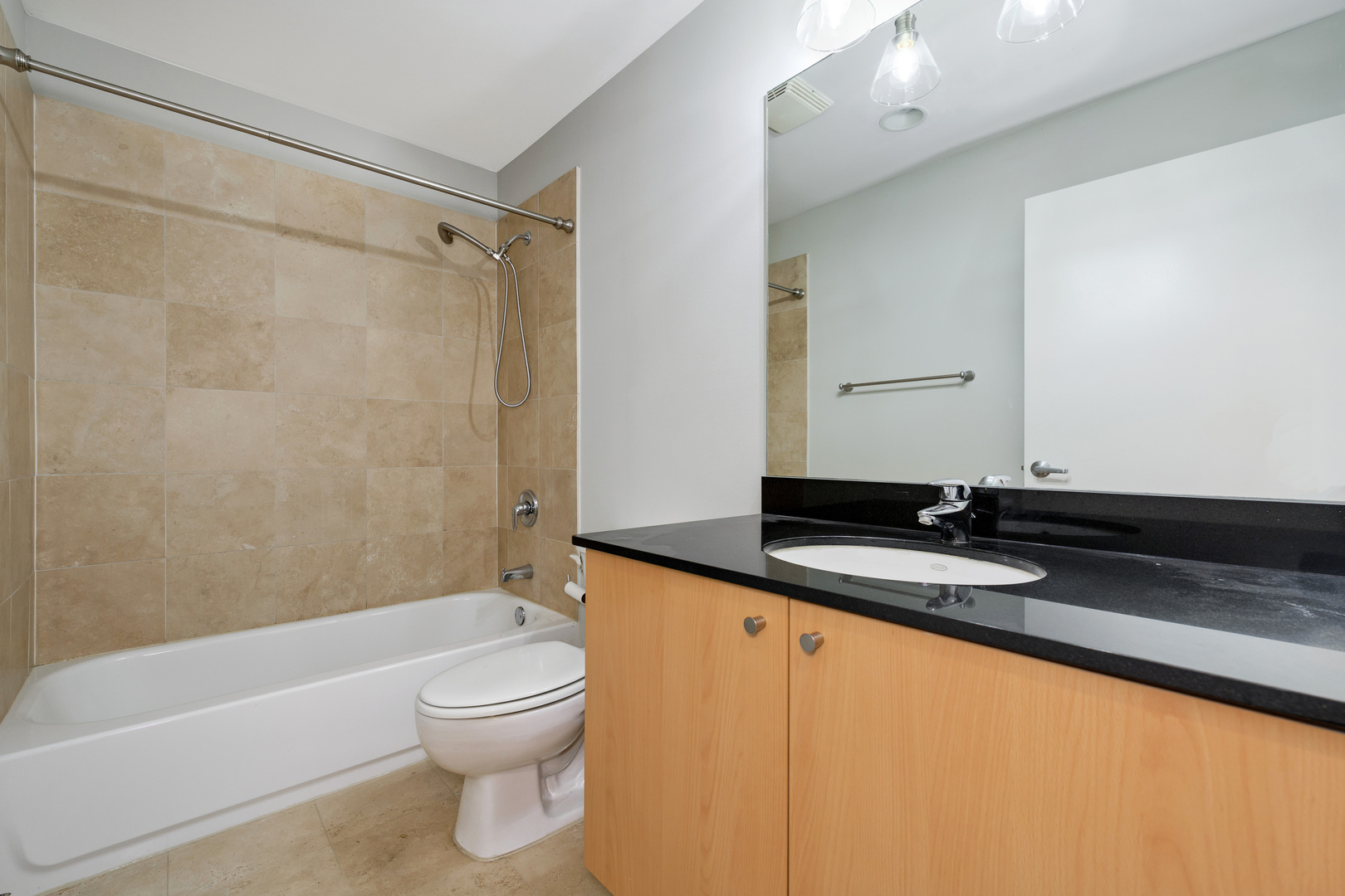 1422 N La Salle Drive Unit: 201