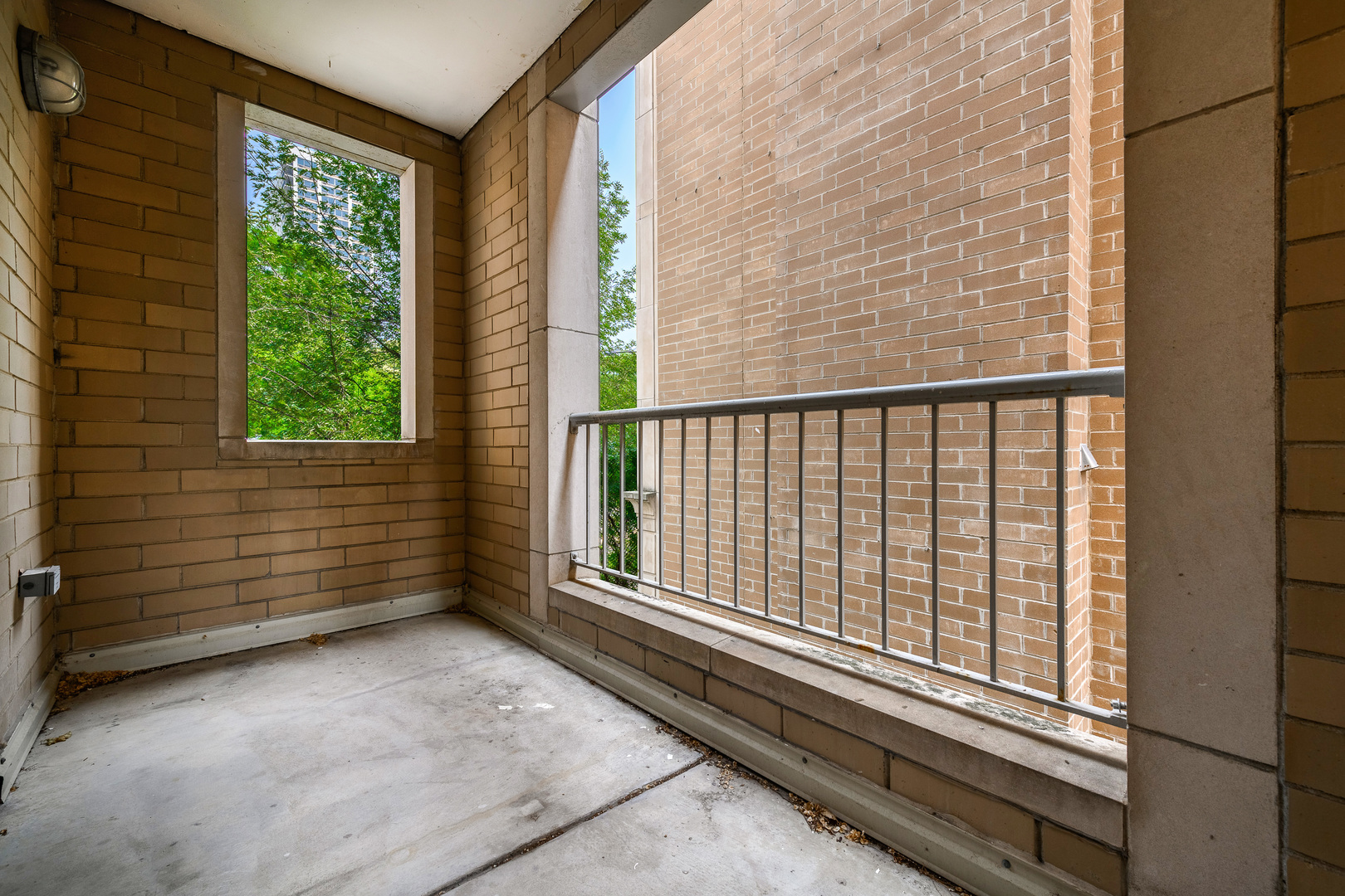 1422 N La Salle Drive Unit: 201