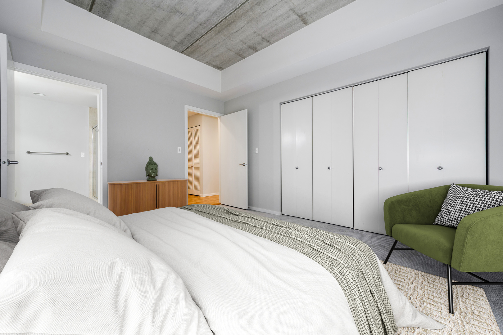 1422 N La Salle Drive Unit: 201