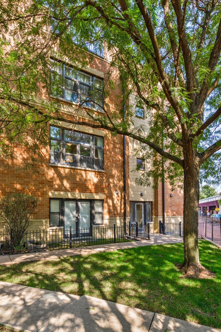 2300 W Bloomingdale Avenue Unit: B