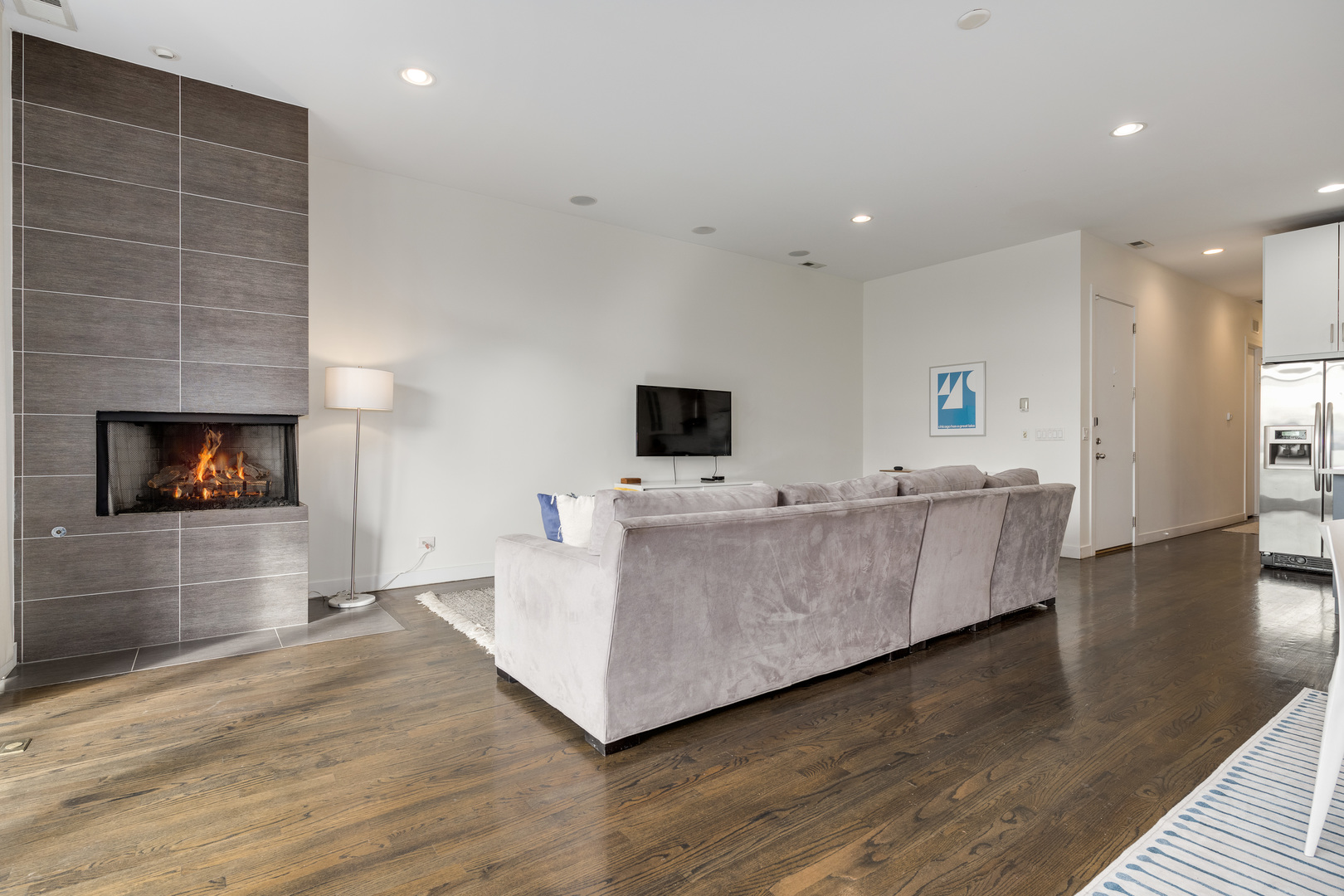 833 N California Avenue Unit: 3N