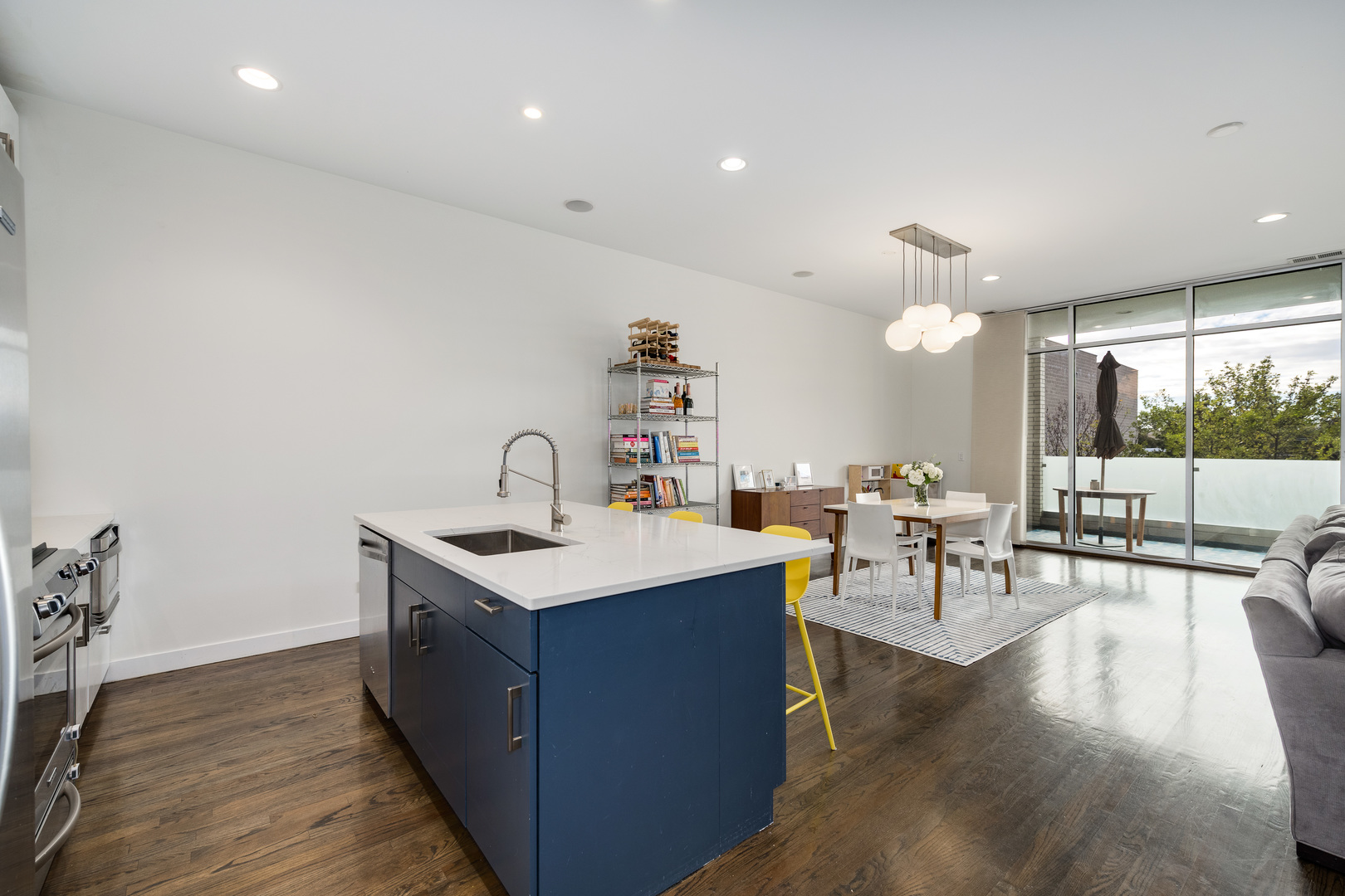 833 N California Avenue Unit: 3N