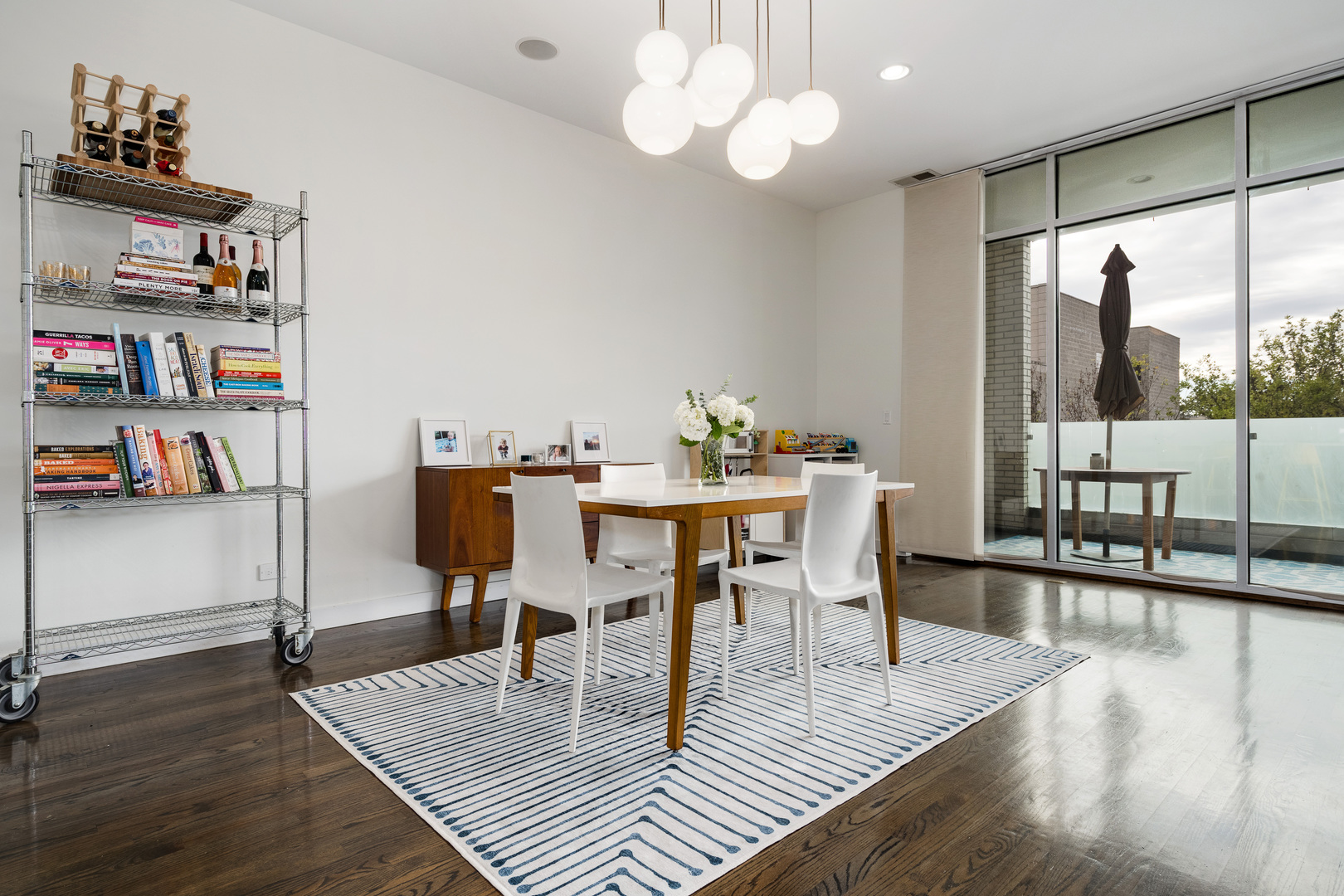 833 N California Avenue Unit: 3N