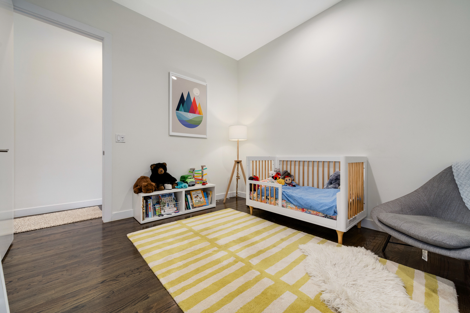 833 N California Avenue Unit: 3N