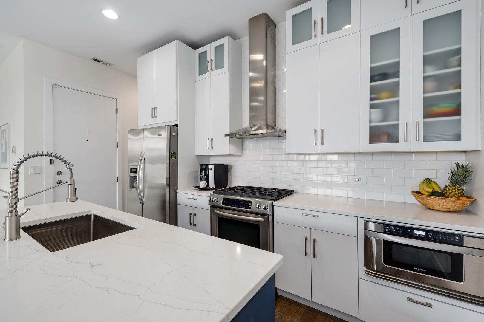 833 N California Avenue Unit: 3N