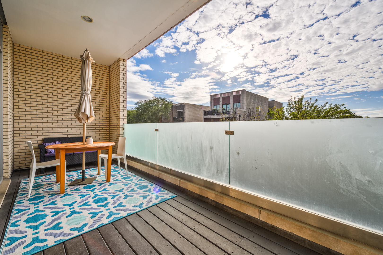 833 N California Avenue Unit: 3N