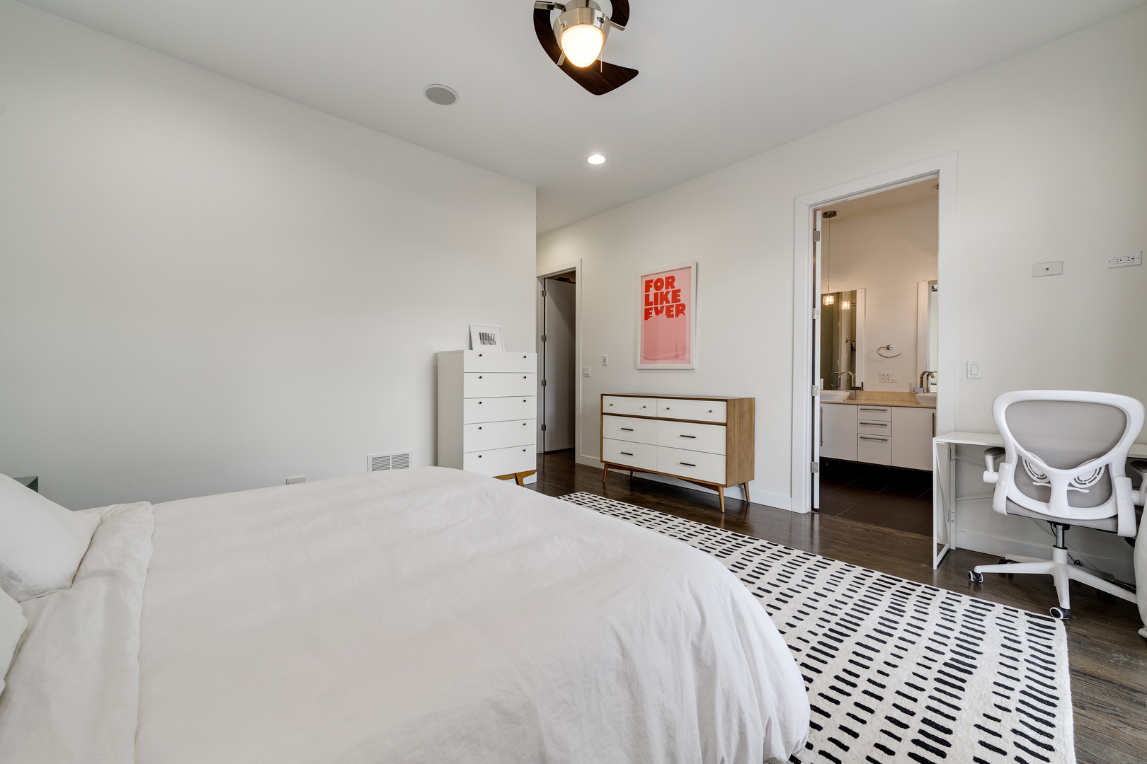 833 N California Avenue Unit: 3N