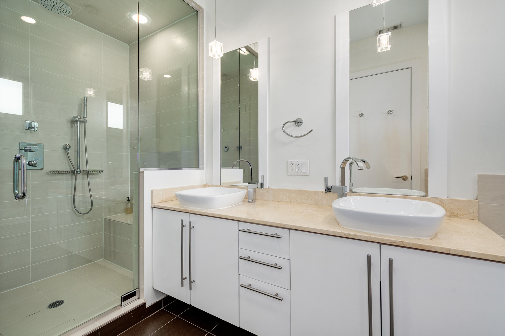 833 N California Avenue Unit: 3N