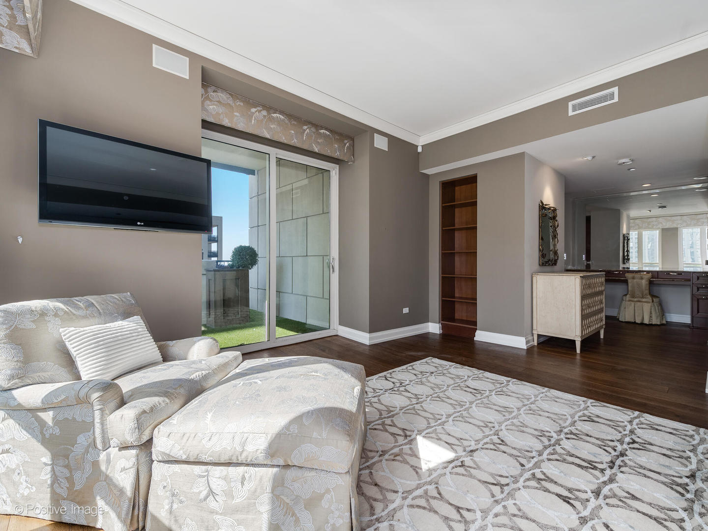 11 E Walton Street Unit: 2901