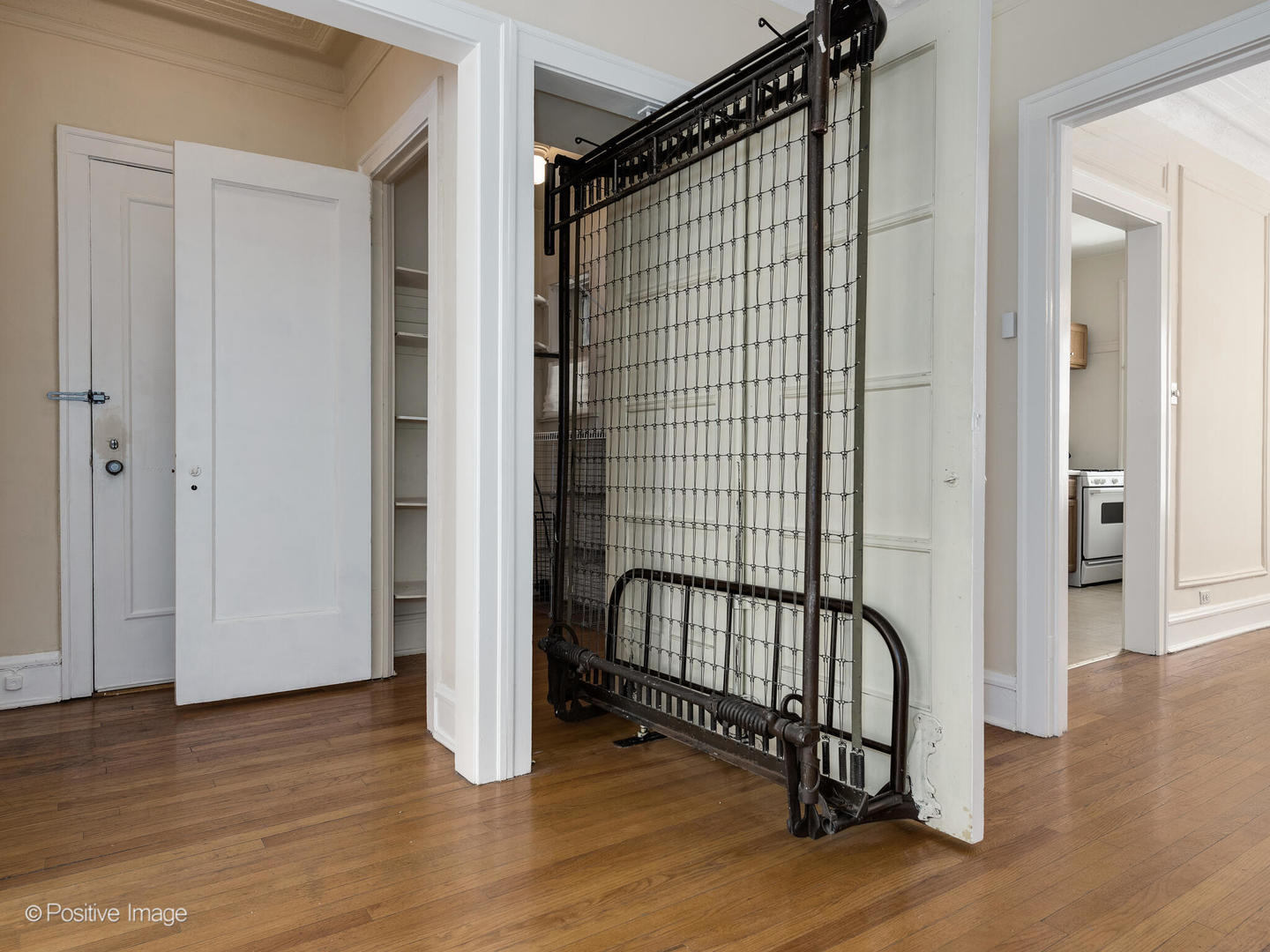 852 HINMAN Avenue Unit: 2