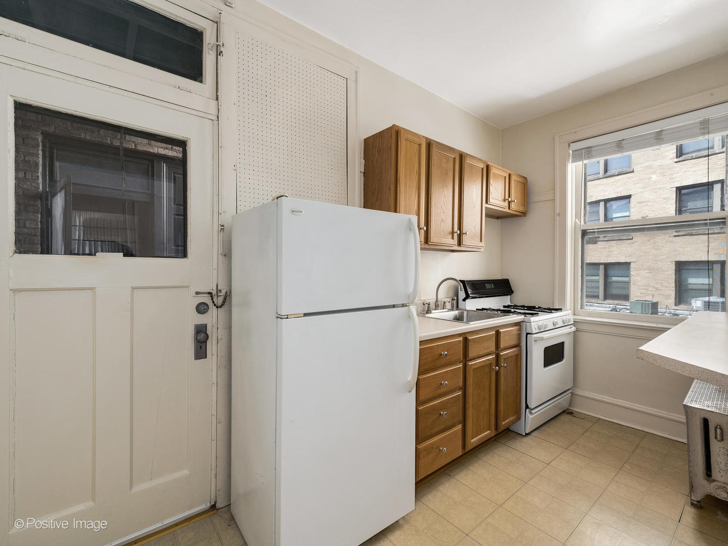 852 HINMAN Avenue Unit: 2