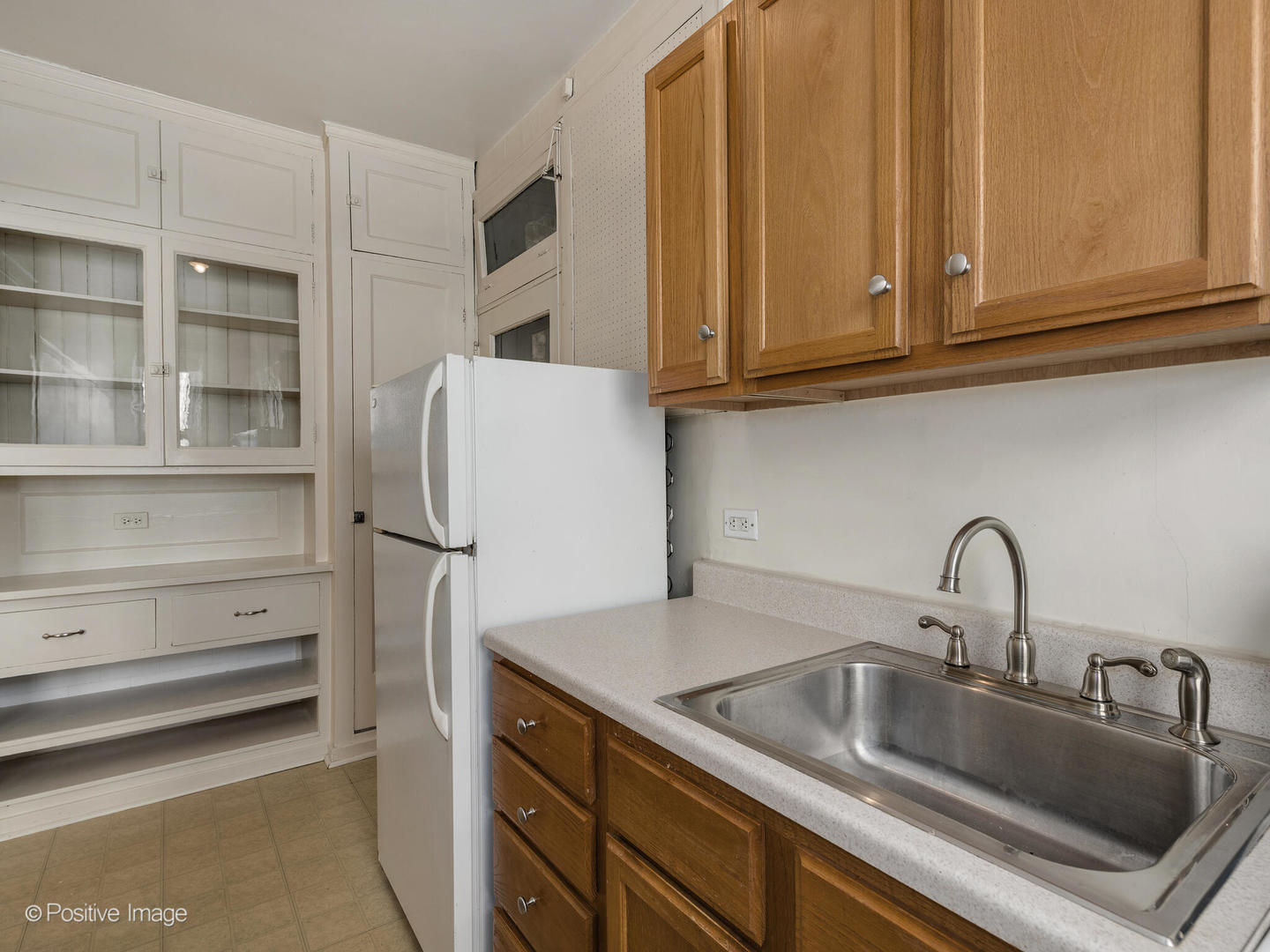 852 HINMAN Avenue Unit: 2