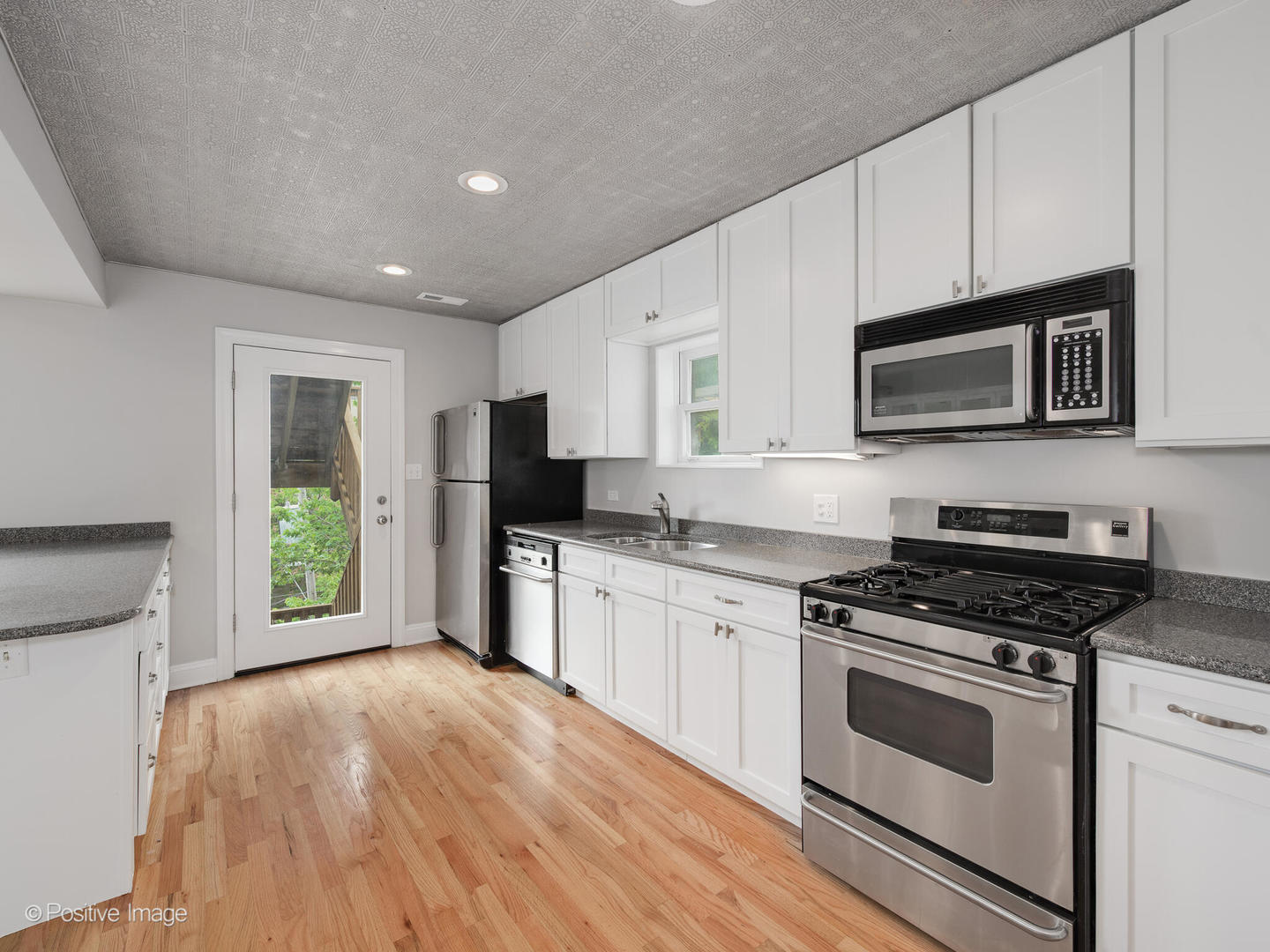 1329 N Mohawk Street Unit: 3