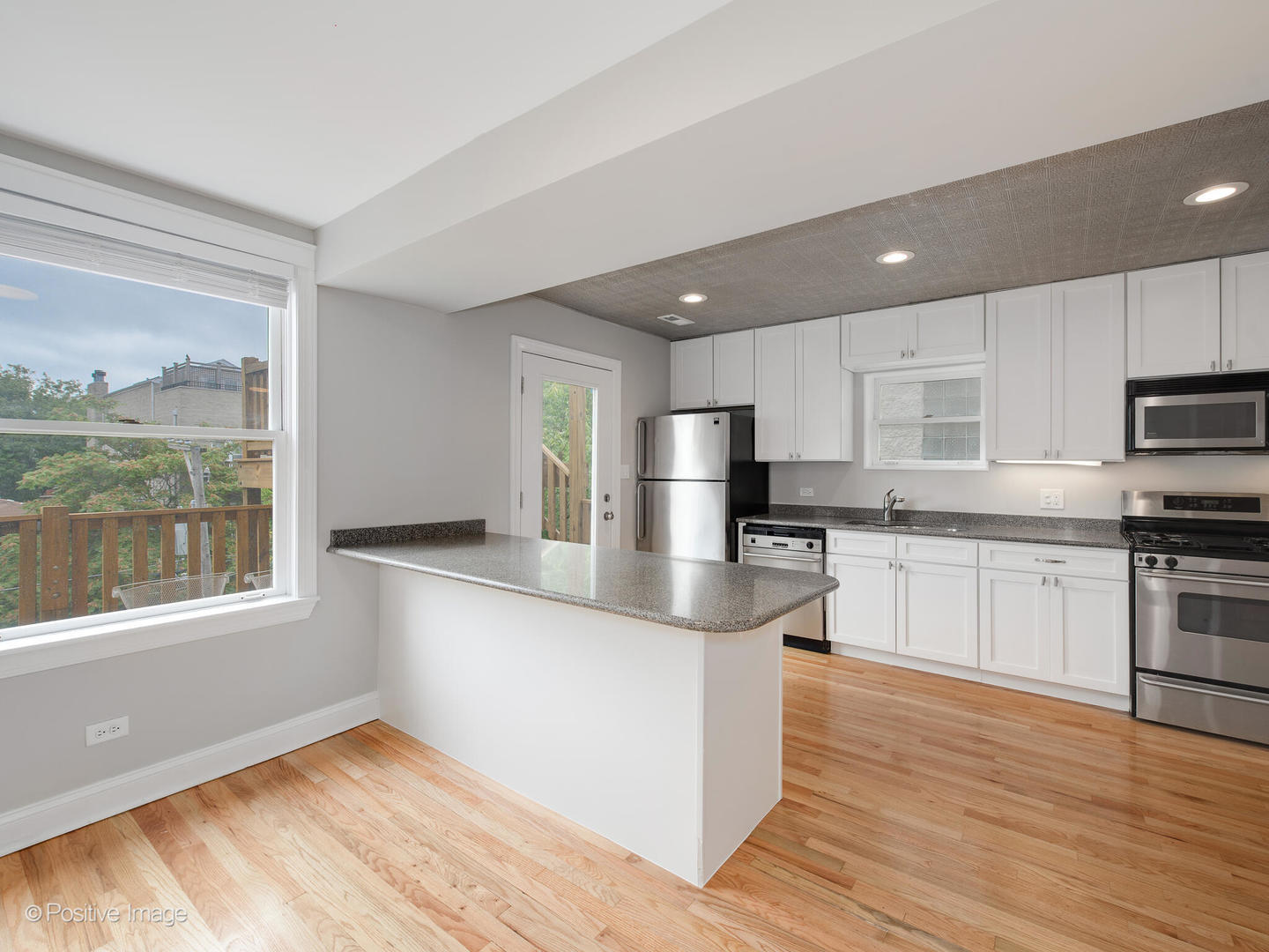 1329 N Mohawk Street Unit: 3