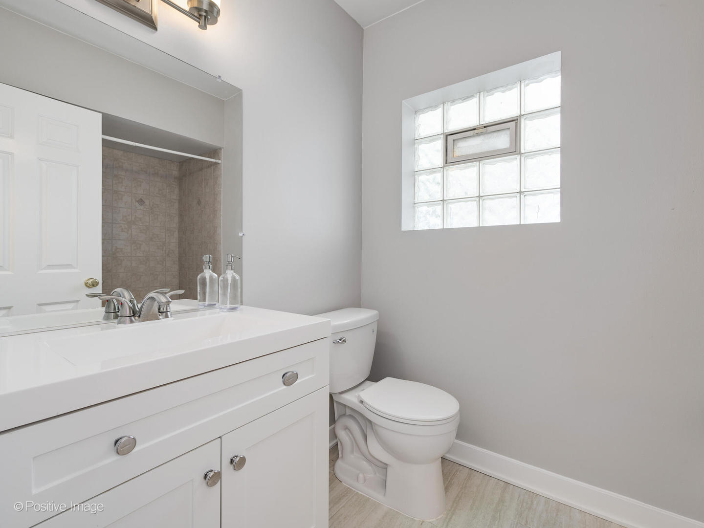 1329 N Mohawk Street Unit: 3
