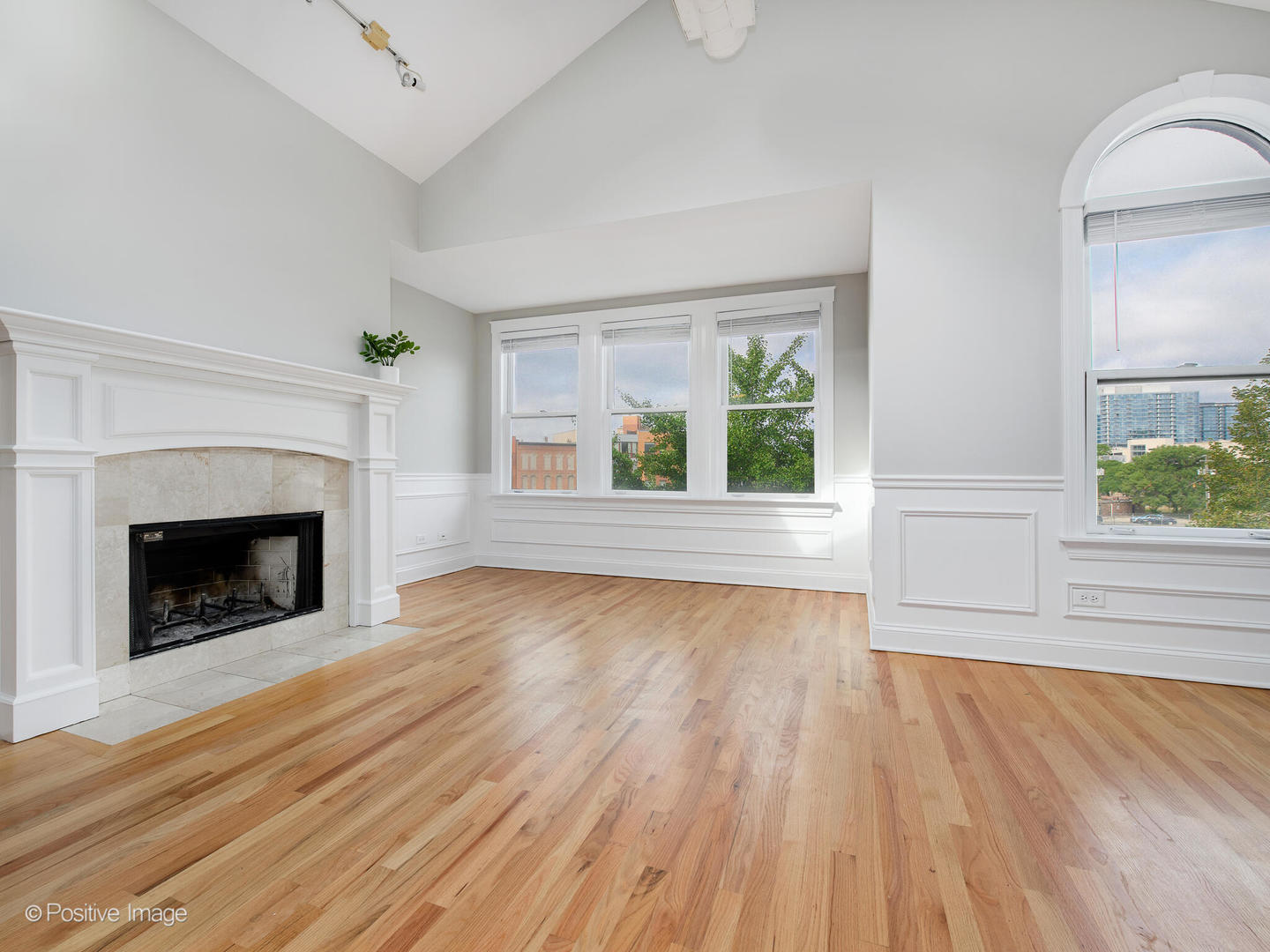 1329 N Mohawk Street Unit: 3