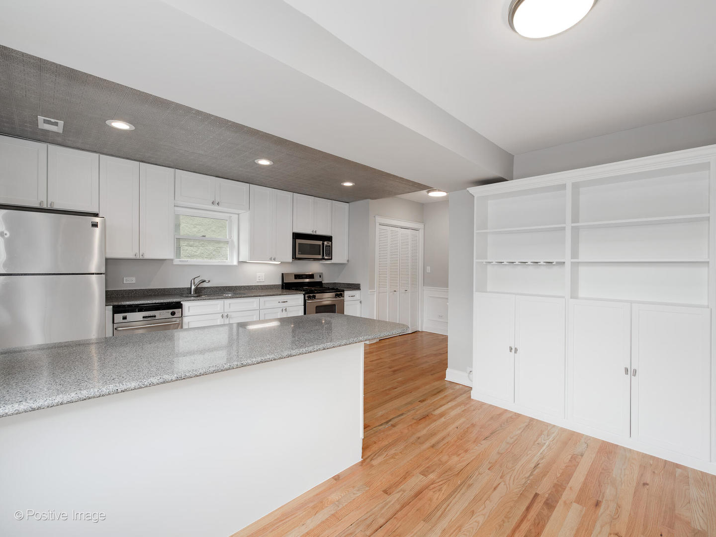 1329 N Mohawk Street Unit: 3