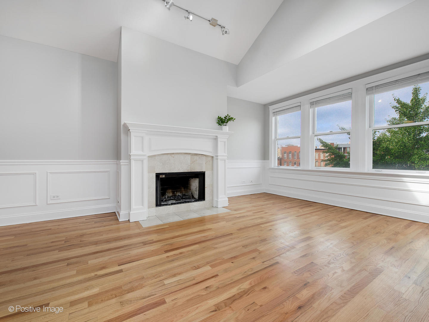 1329 N Mohawk Street Unit: 3