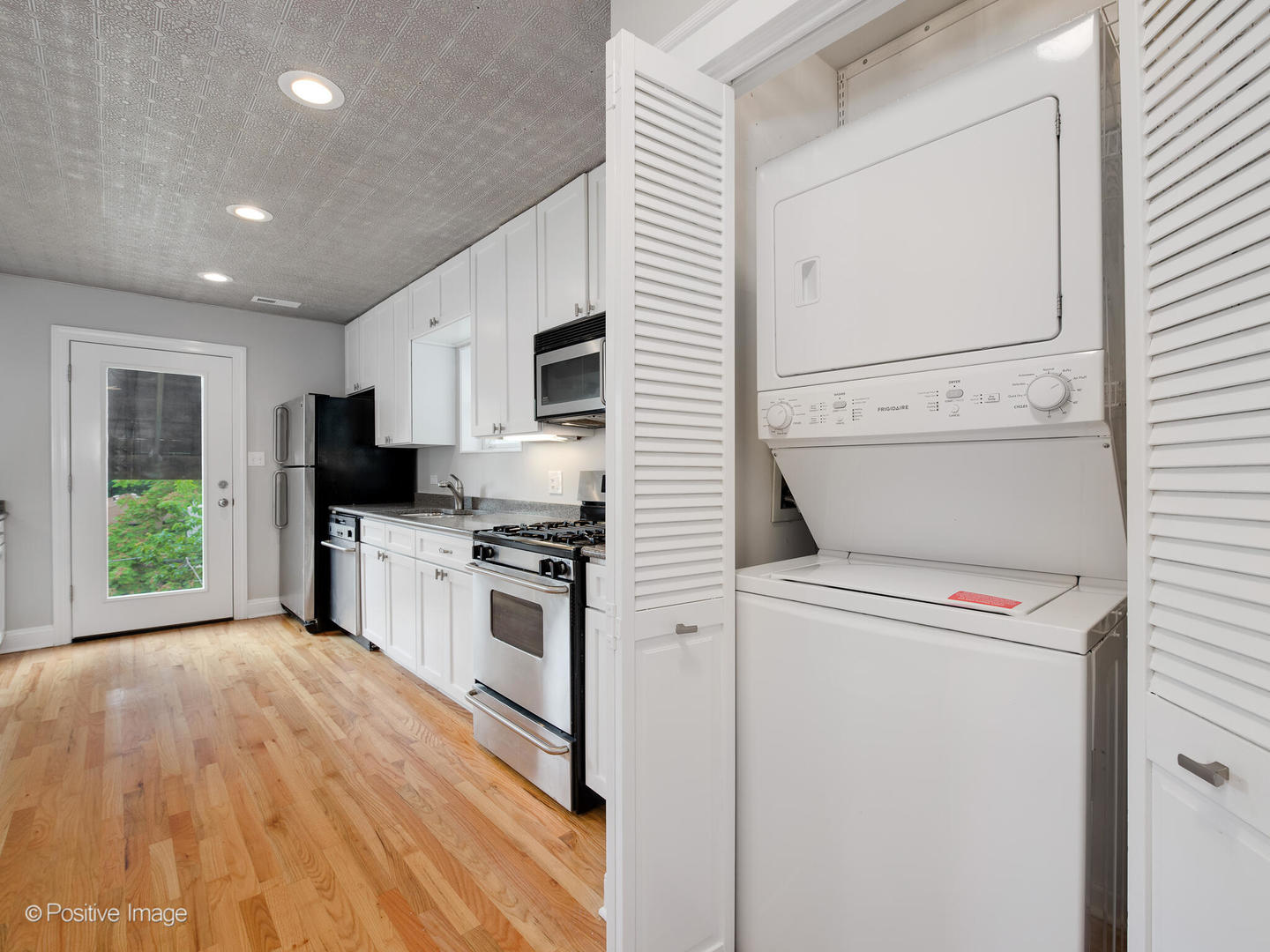 1329 N Mohawk Street Unit: 3