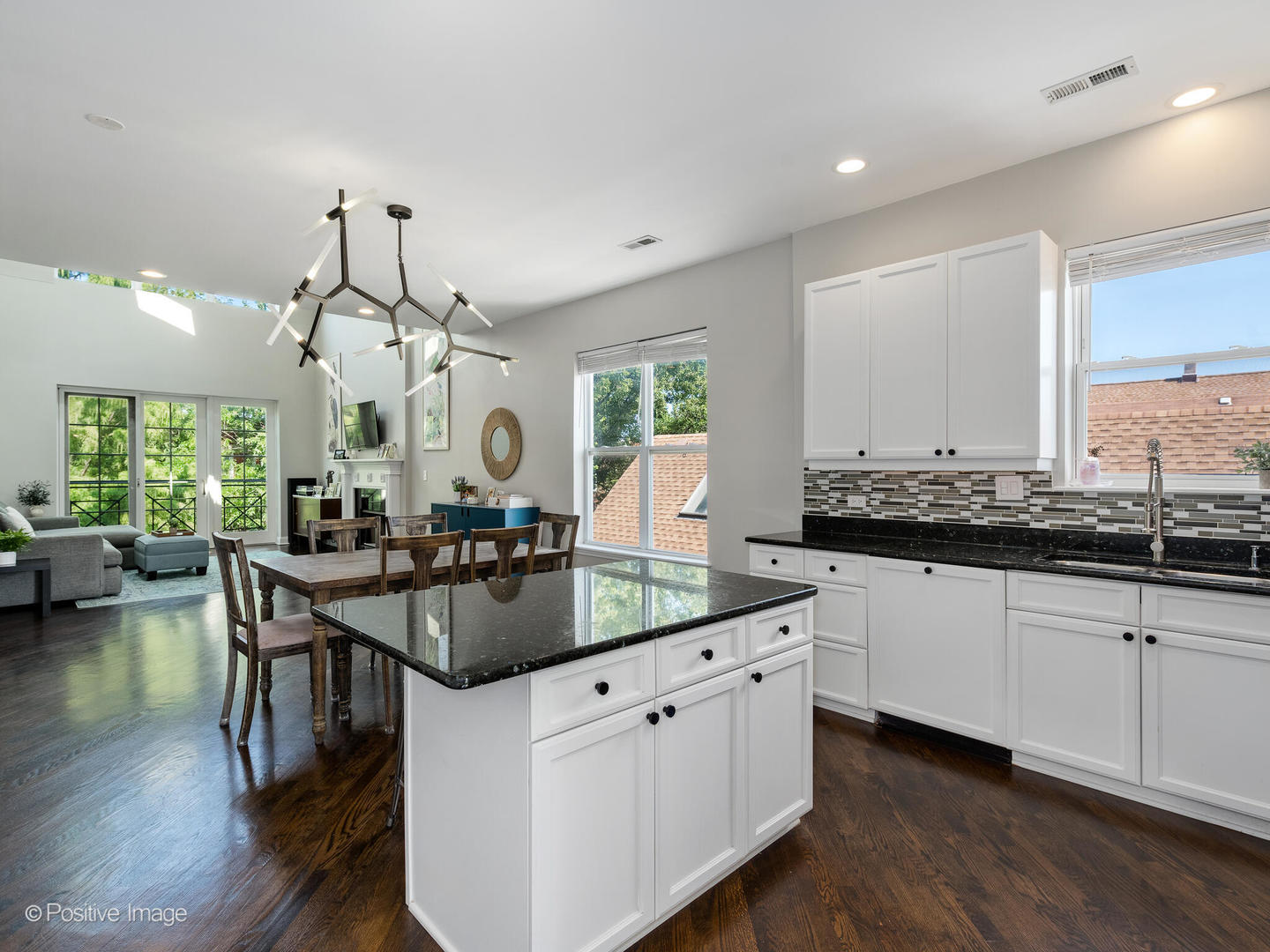 2327 W MEDILL Avenue Unit: 3