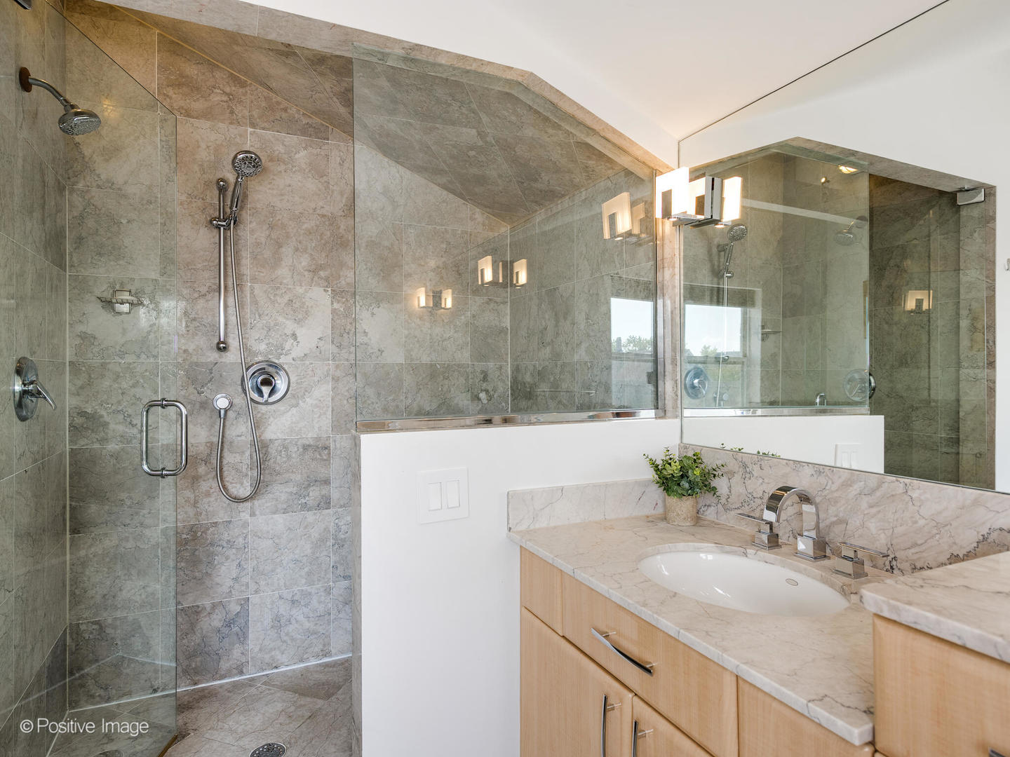 2327 W MEDILL Avenue Unit: 3