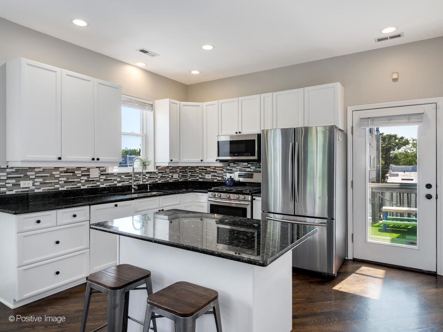 2327 W MEDILL Avenue Unit: 3