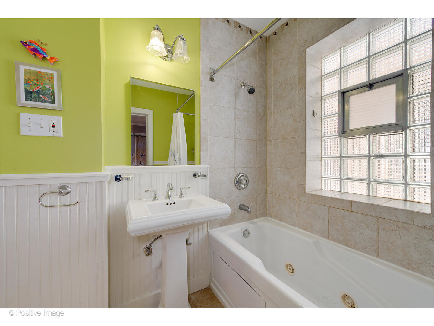 2041 W Berwyn Avenue Unit: 2