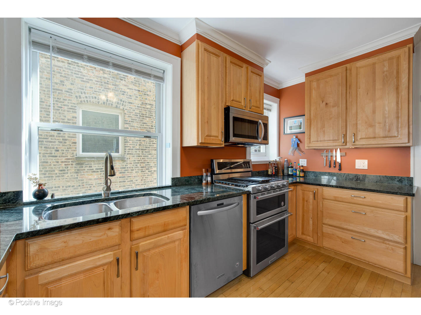 2041 W Berwyn Avenue Unit: 2