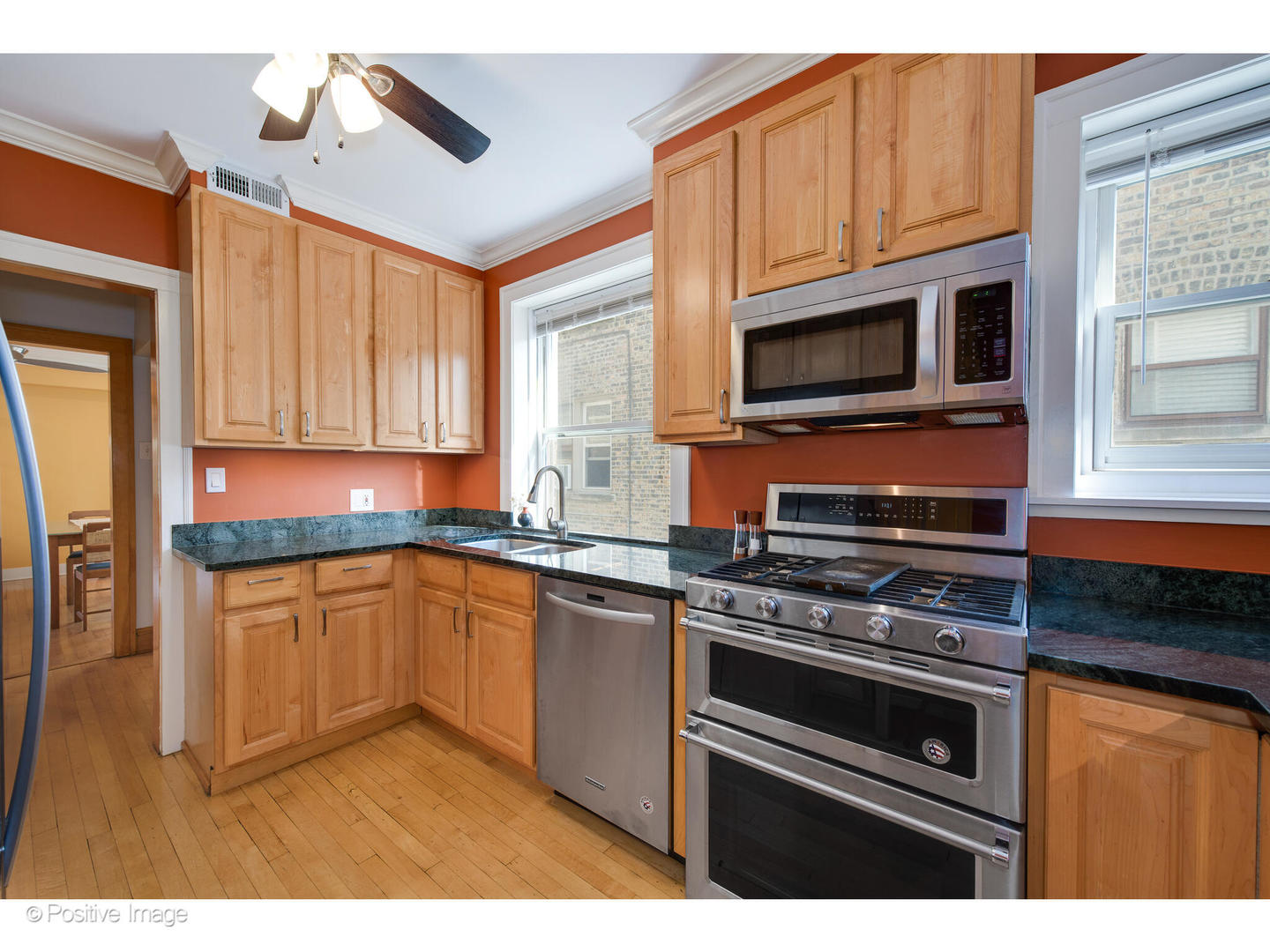 2041 W Berwyn Avenue Unit: 2