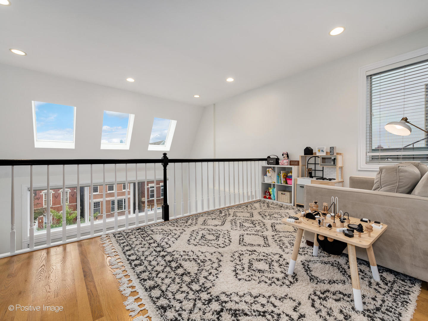 1306 N Greenview Avenue Unit: 3