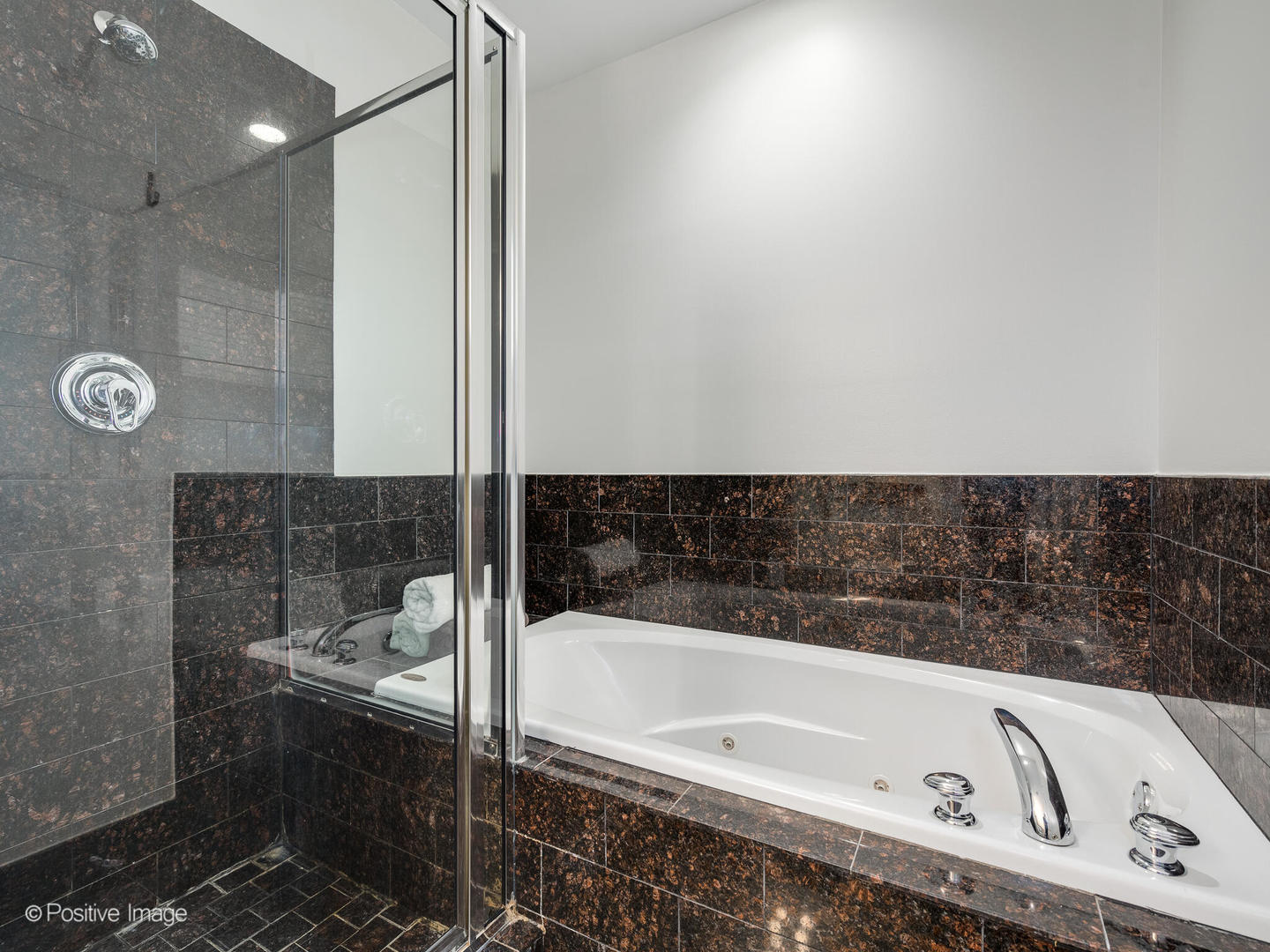 1306 N Greenview Avenue Unit: 3