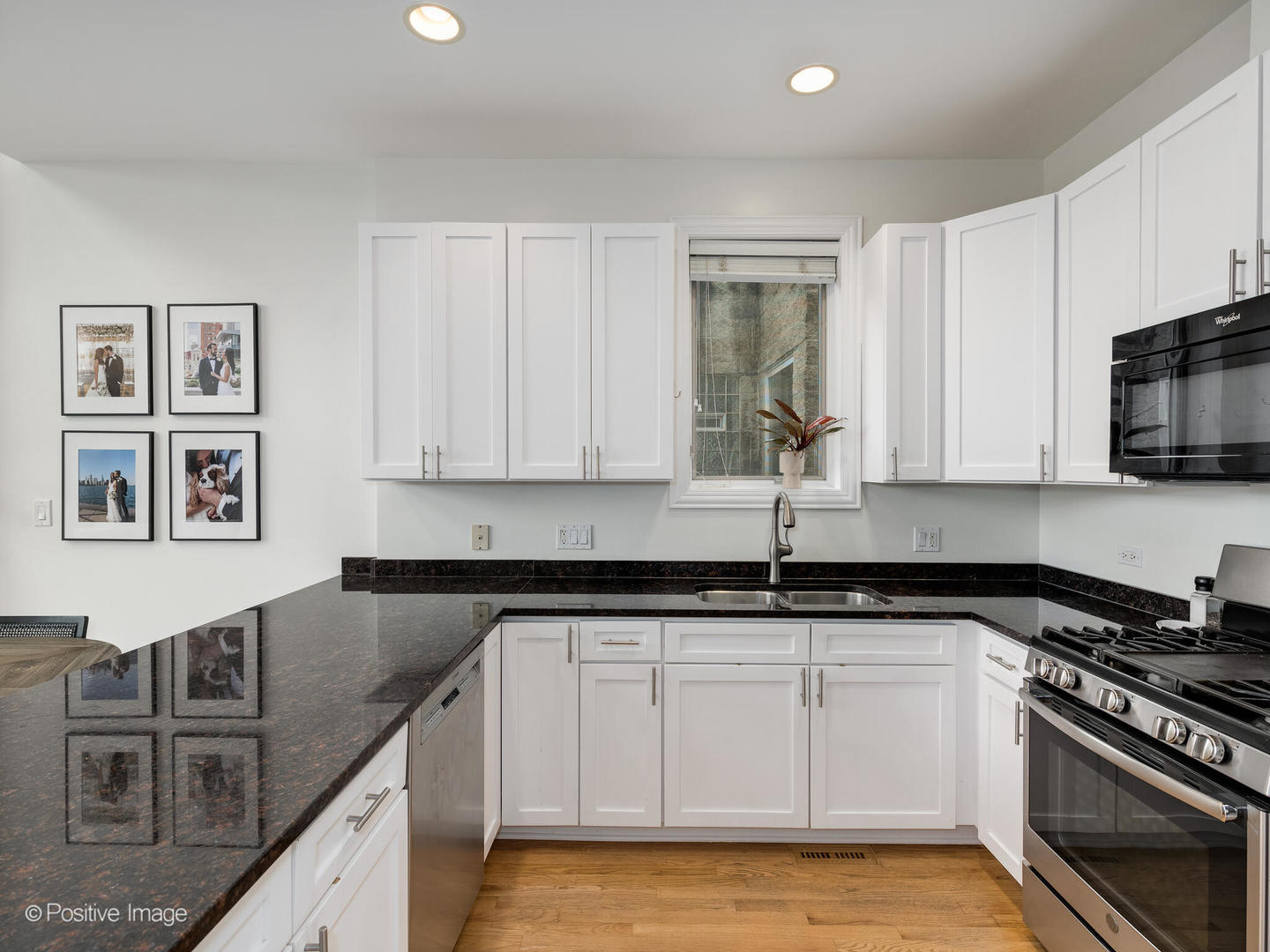 1306 N Greenview Avenue Unit: 3
