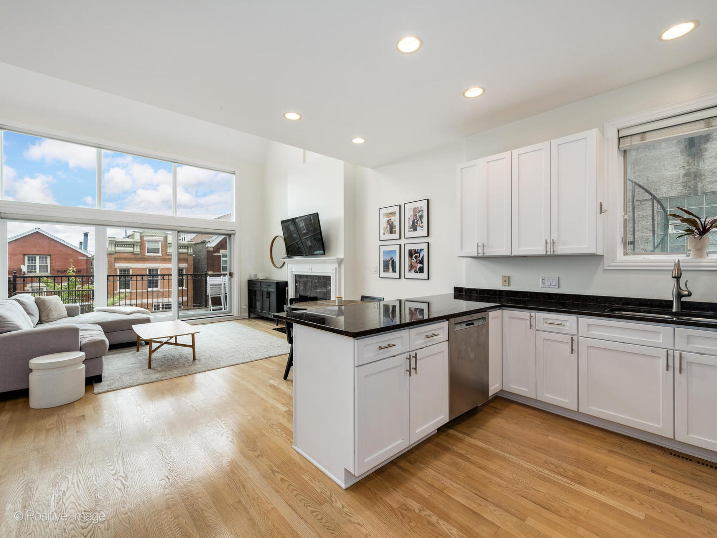 1306 N Greenview Avenue Unit: 3