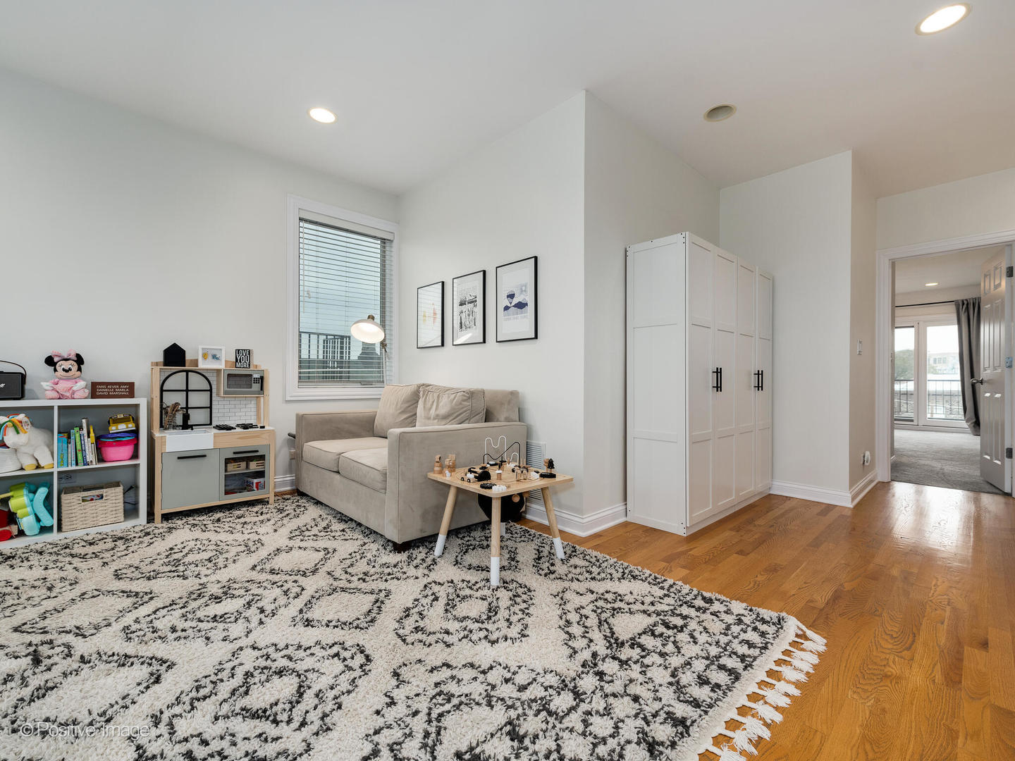 1306 N Greenview Avenue Unit: 3