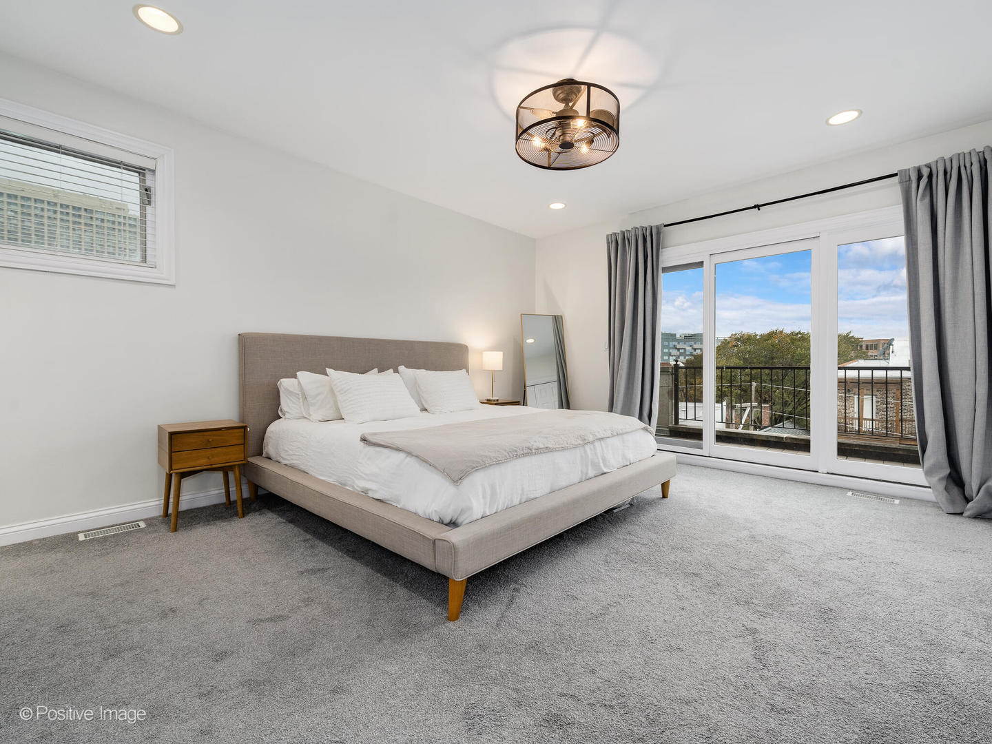 1306 N Greenview Avenue Unit: 3
