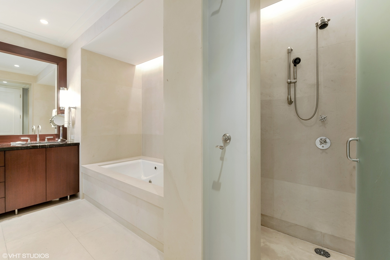 159 E Walton Place Unit: 7G