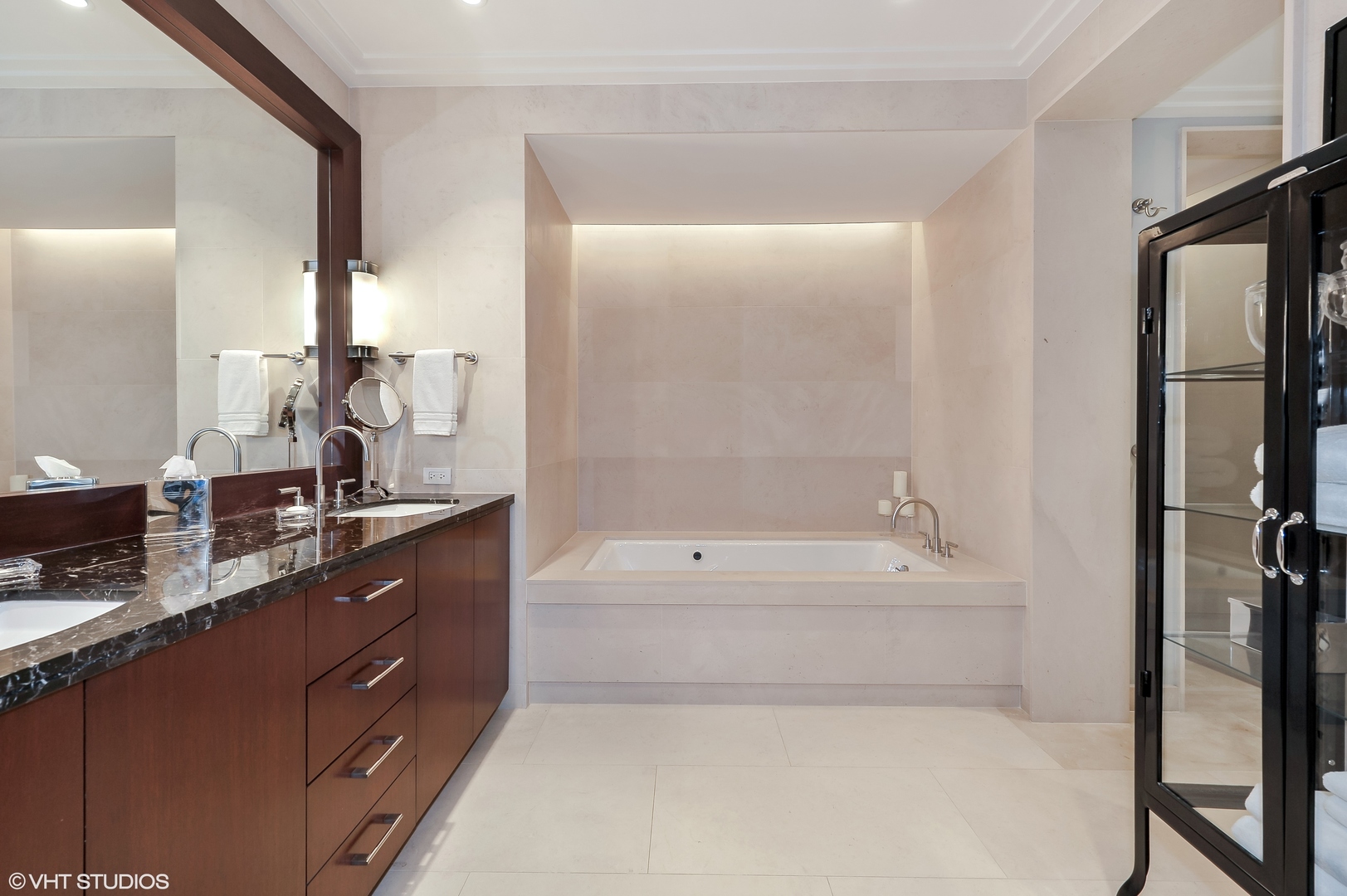 159 E Walton Place Unit: 7G