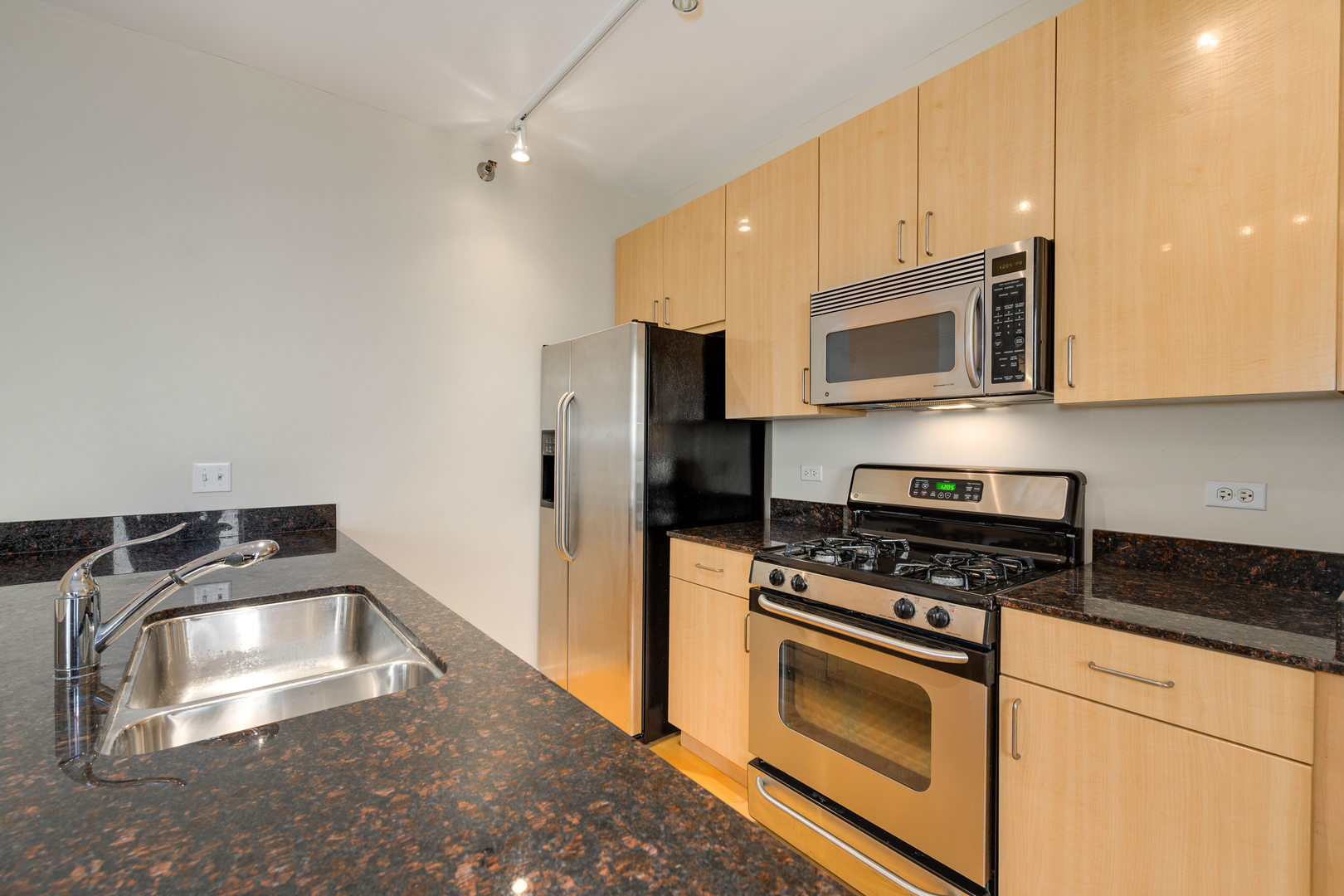 330 W GRAND Avenue Unit: 1903
