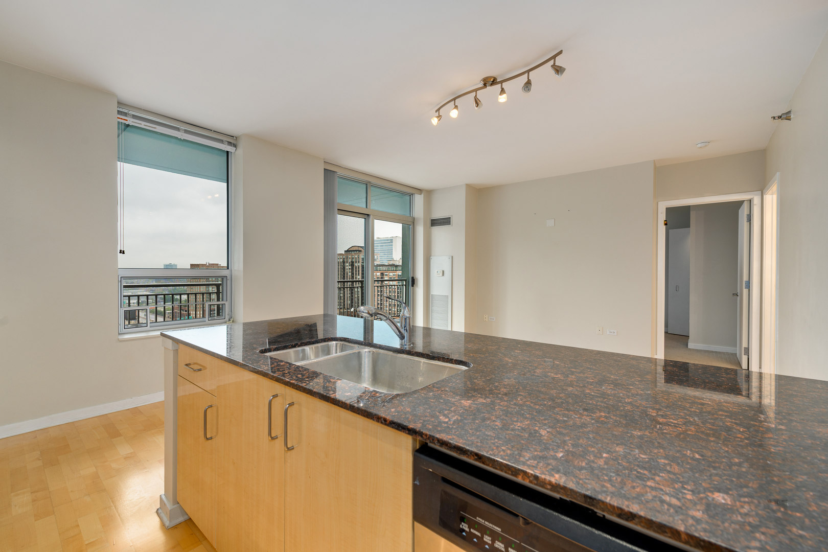 330 W GRAND Avenue Unit: 1903