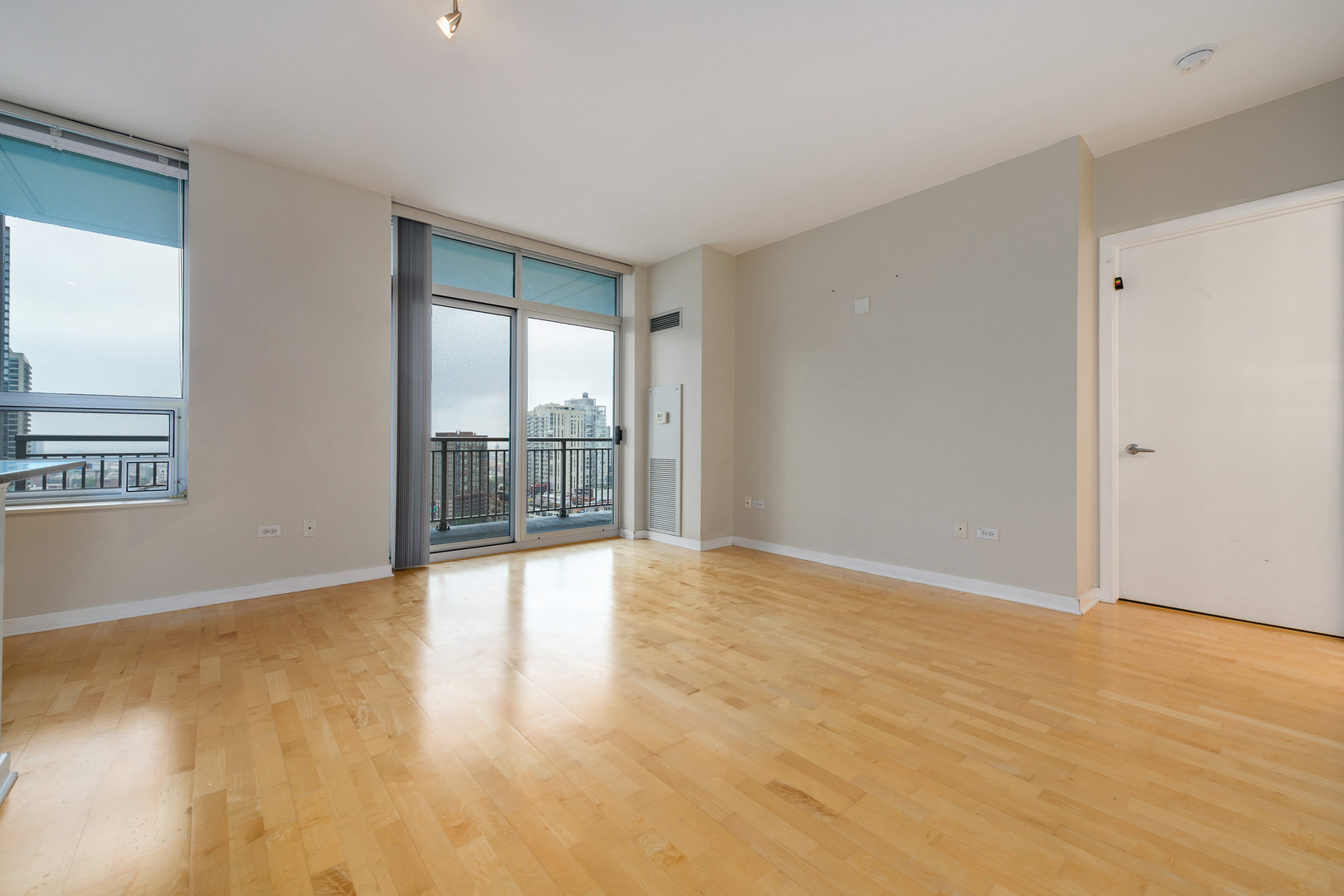 330 W GRAND Avenue Unit: 1903