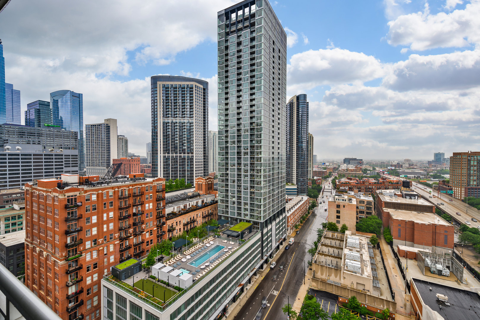 330 W GRAND Avenue Unit: 1903