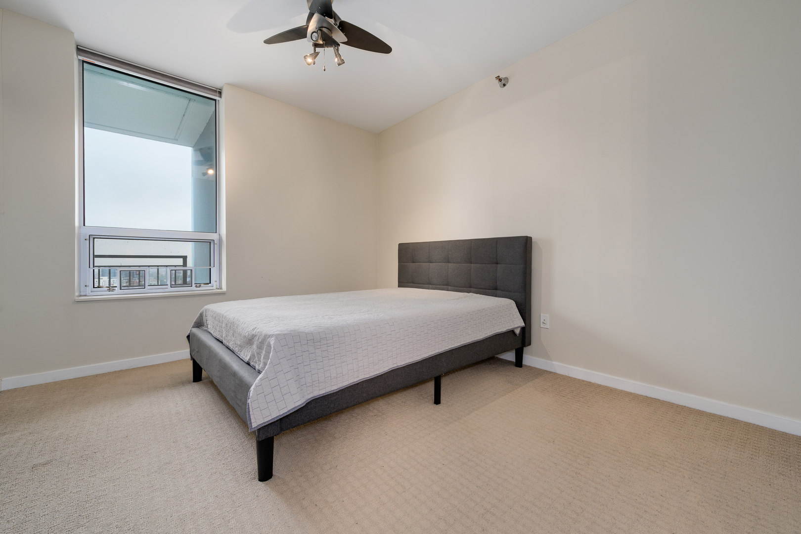 330 W GRAND Avenue Unit: 1903