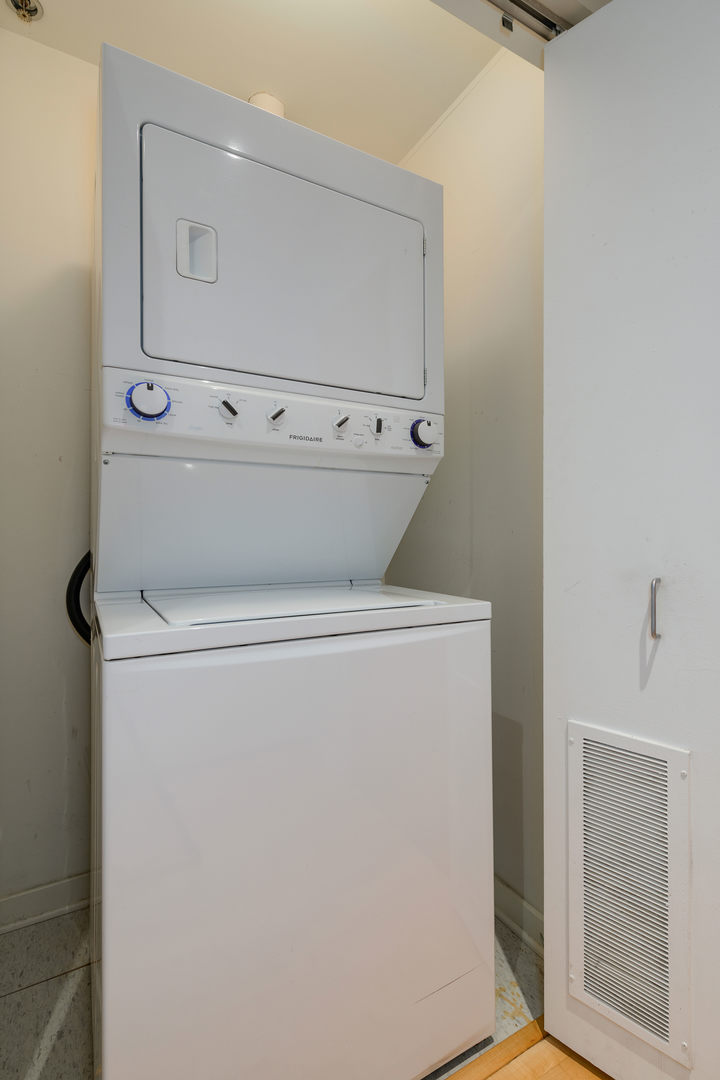 330 W GRAND Avenue Unit: 1903
